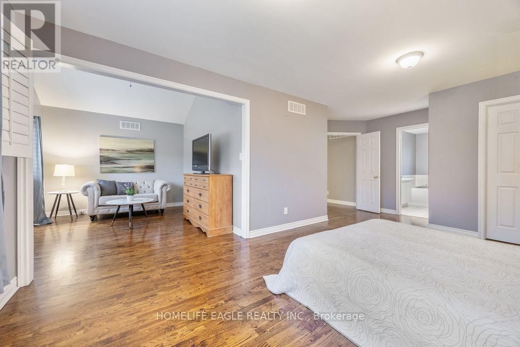 20286 YONGE STREET Image 16