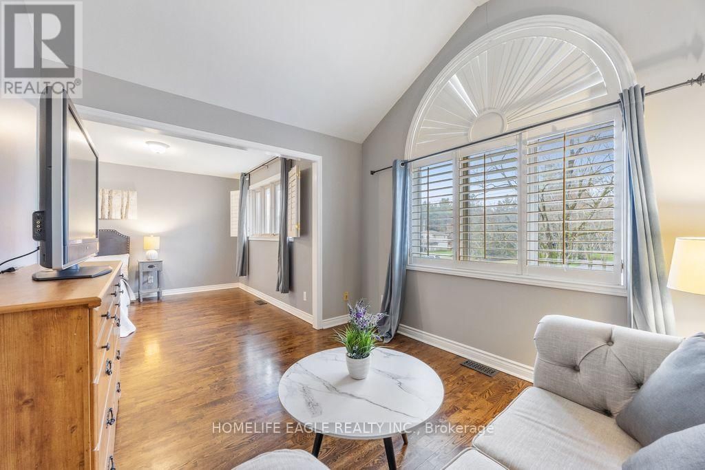 20286 YONGE STREET Image 18