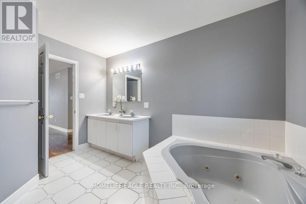 20286 YONGE STREET Image 19