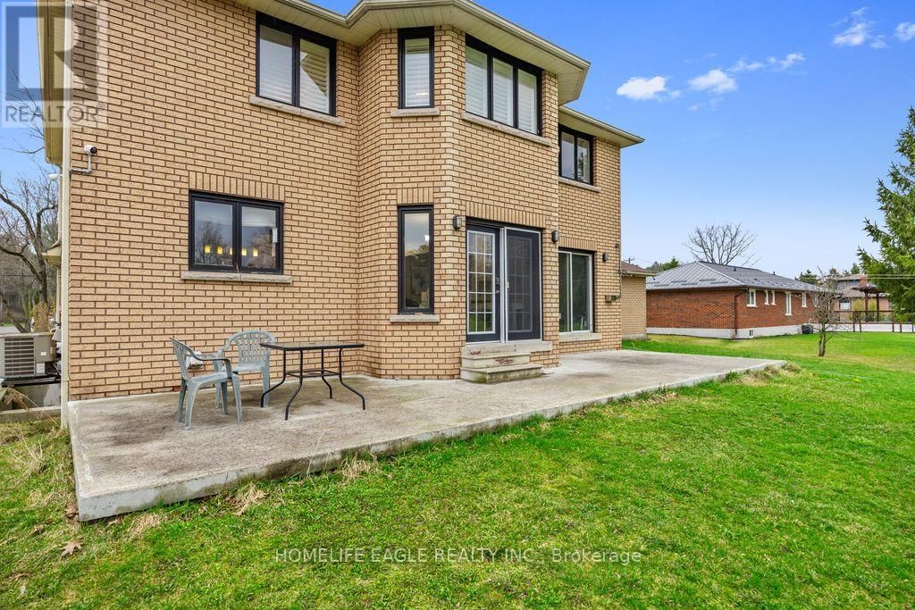 20286 YONGE STREET Image 32