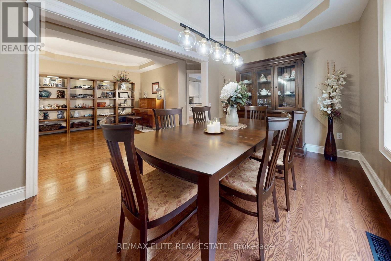 112 WESTBURY COURT Image 14