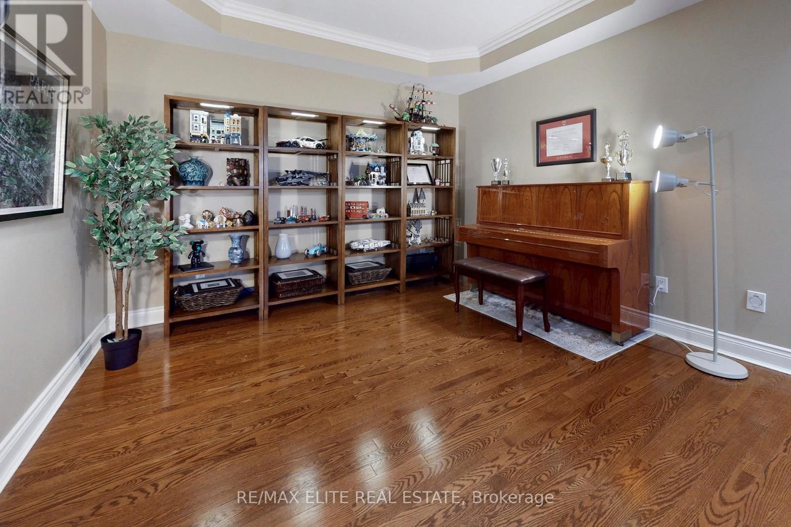 112 WESTBURY COURT Image 16