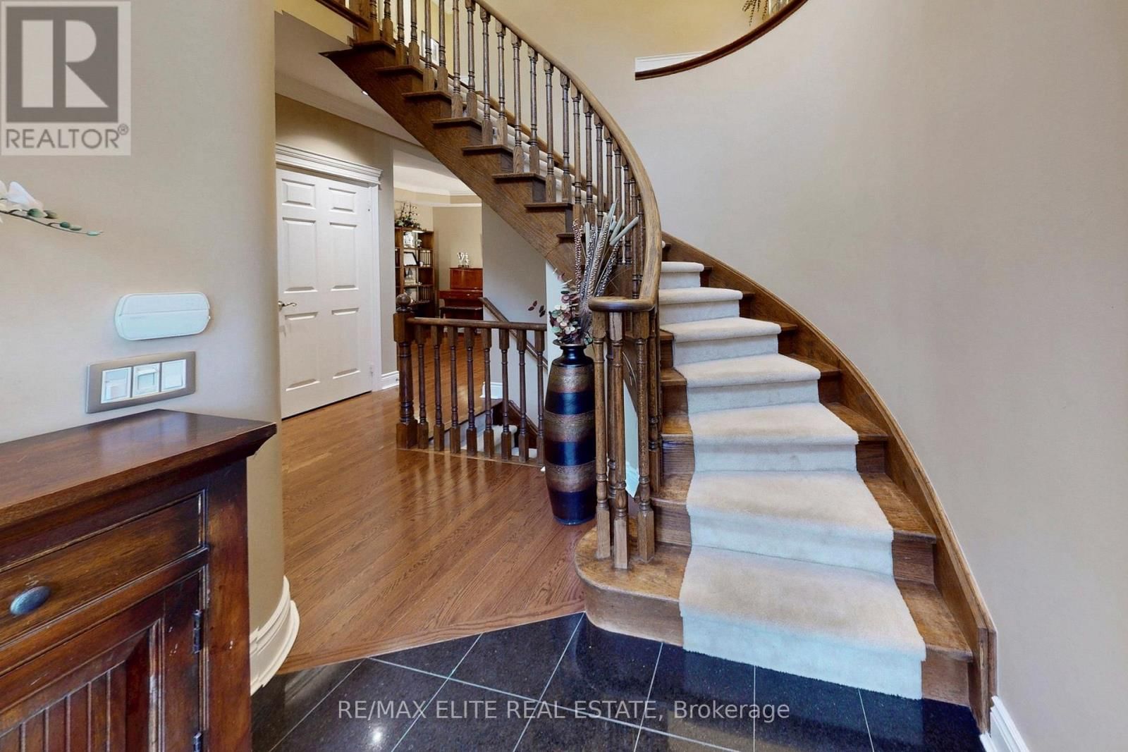 112 WESTBURY COURT Image 19