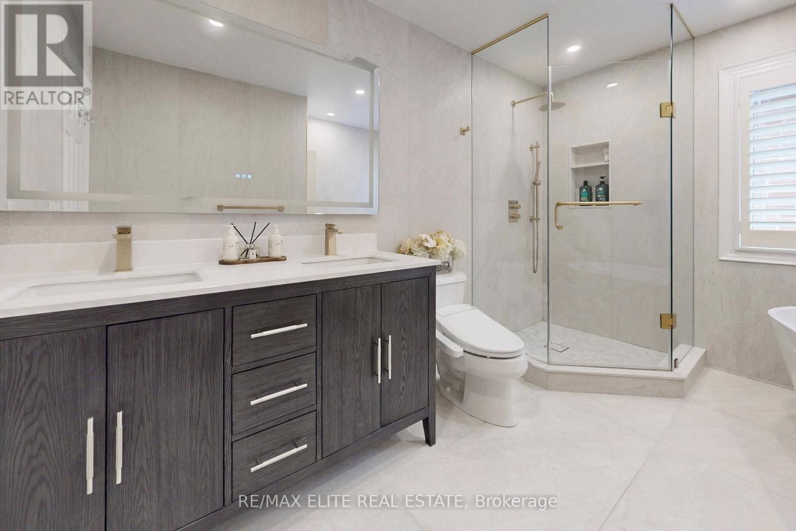 112 WESTBURY COURT Image 25