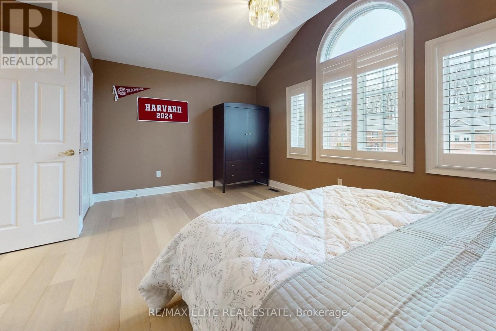 112 WESTBURY COURT Image 29