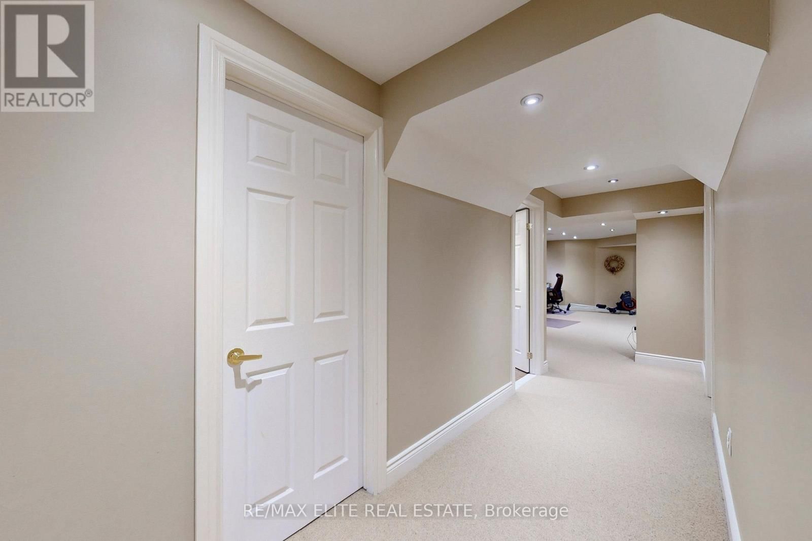 112 WESTBURY COURT Image 33