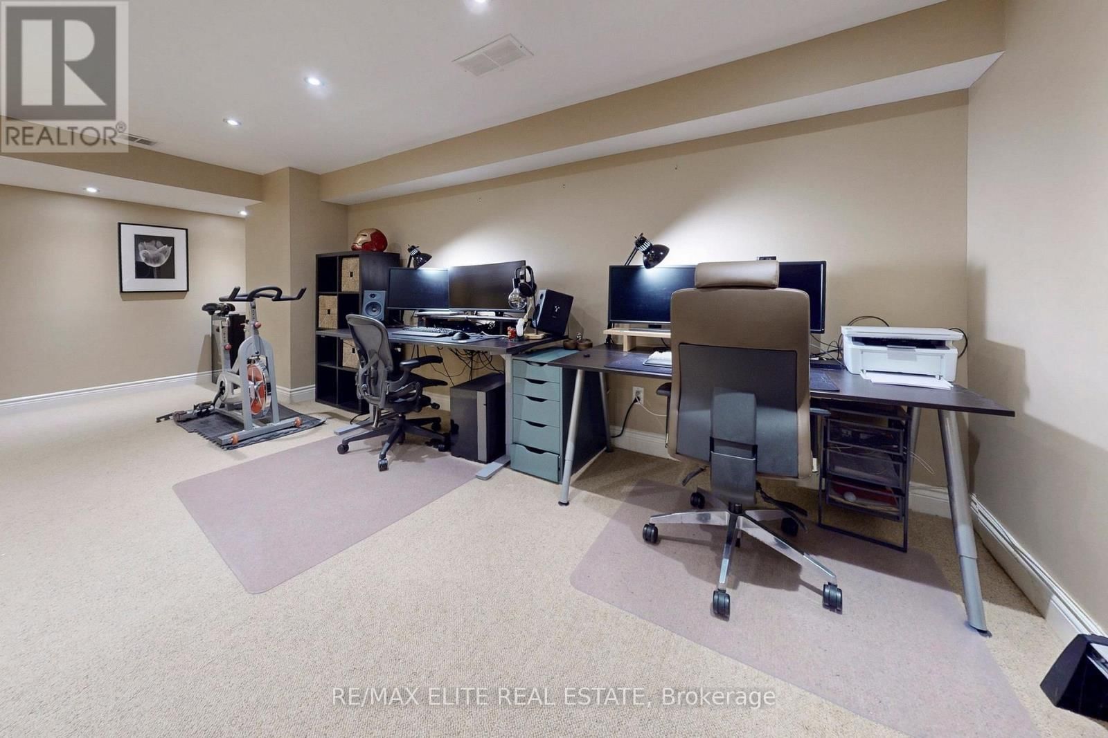 112 WESTBURY COURT Image 34