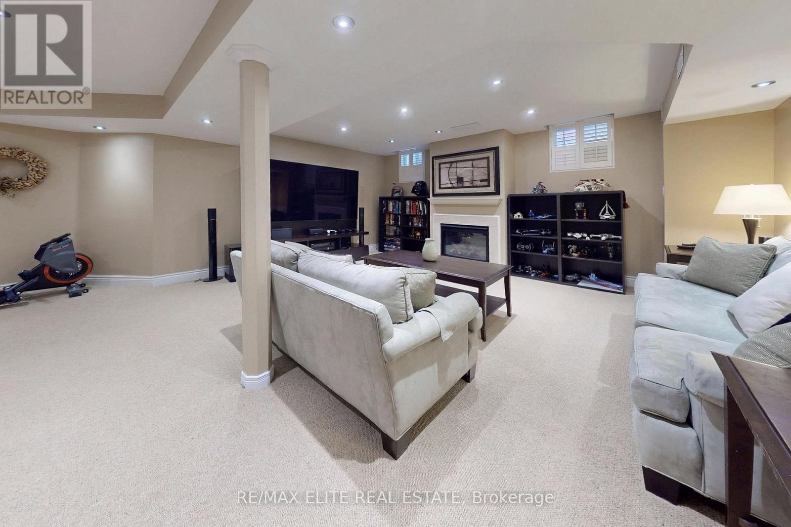 112 WESTBURY COURT Image 37