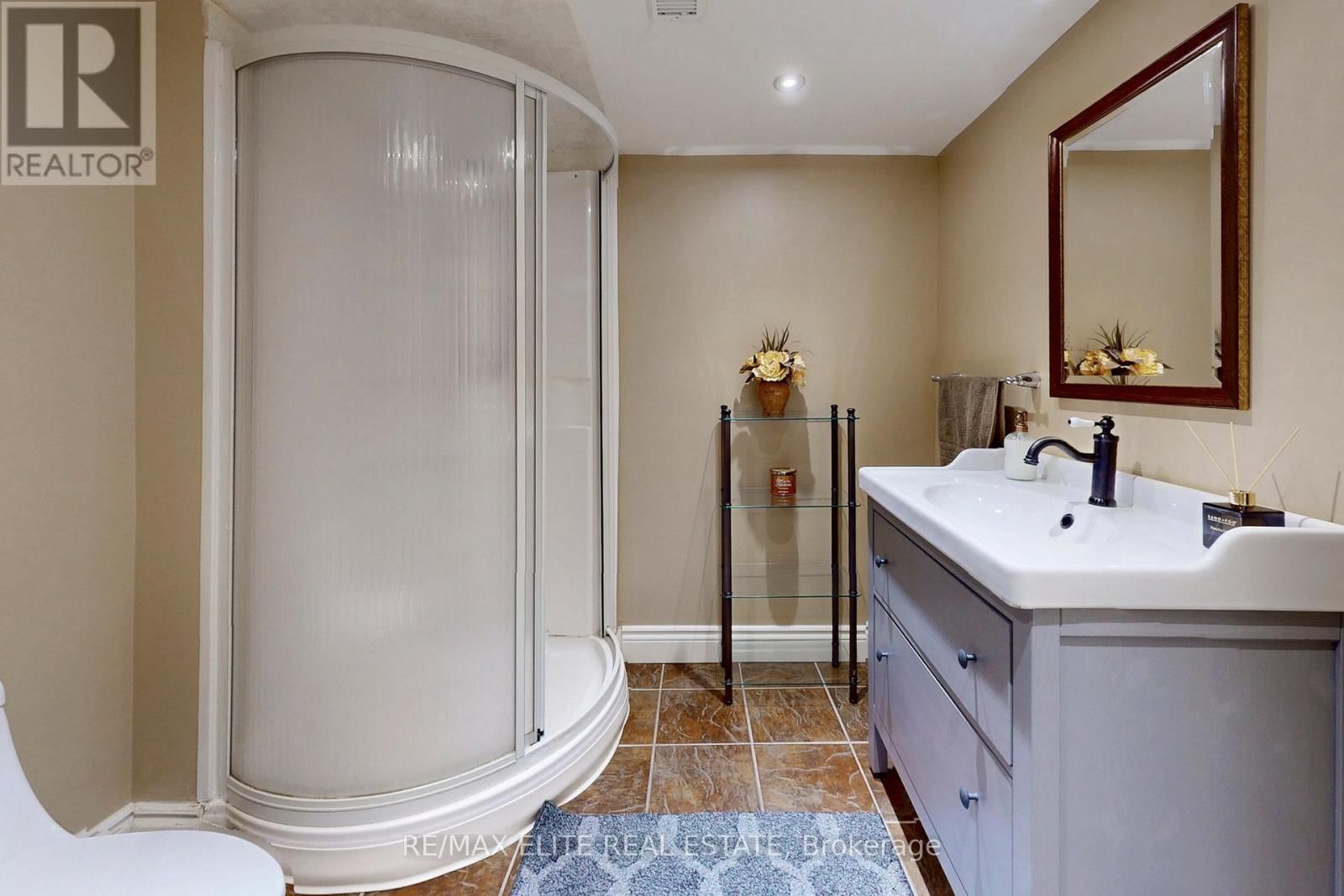 112 WESTBURY COURT Image 38