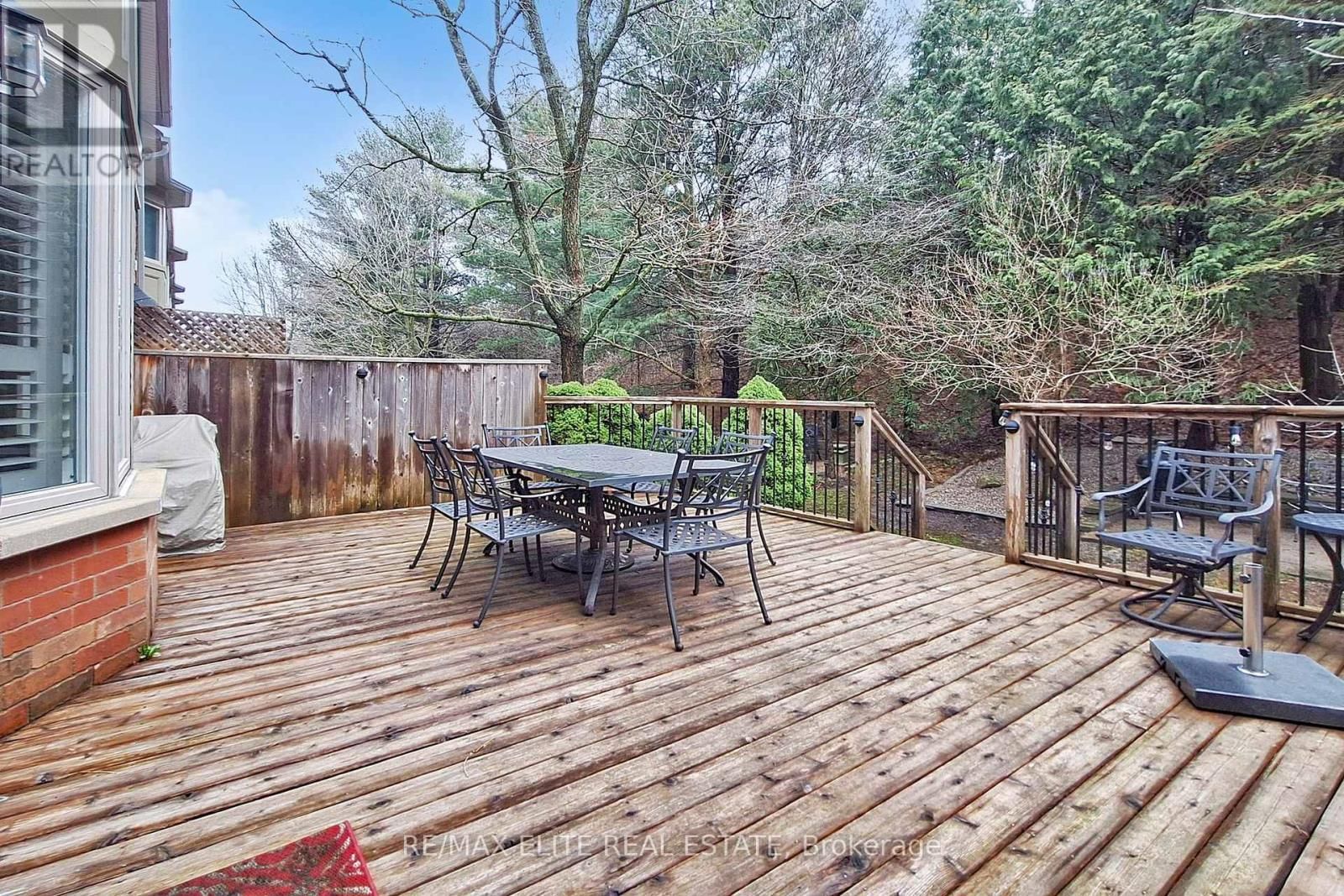 112 WESTBURY COURT Image 40