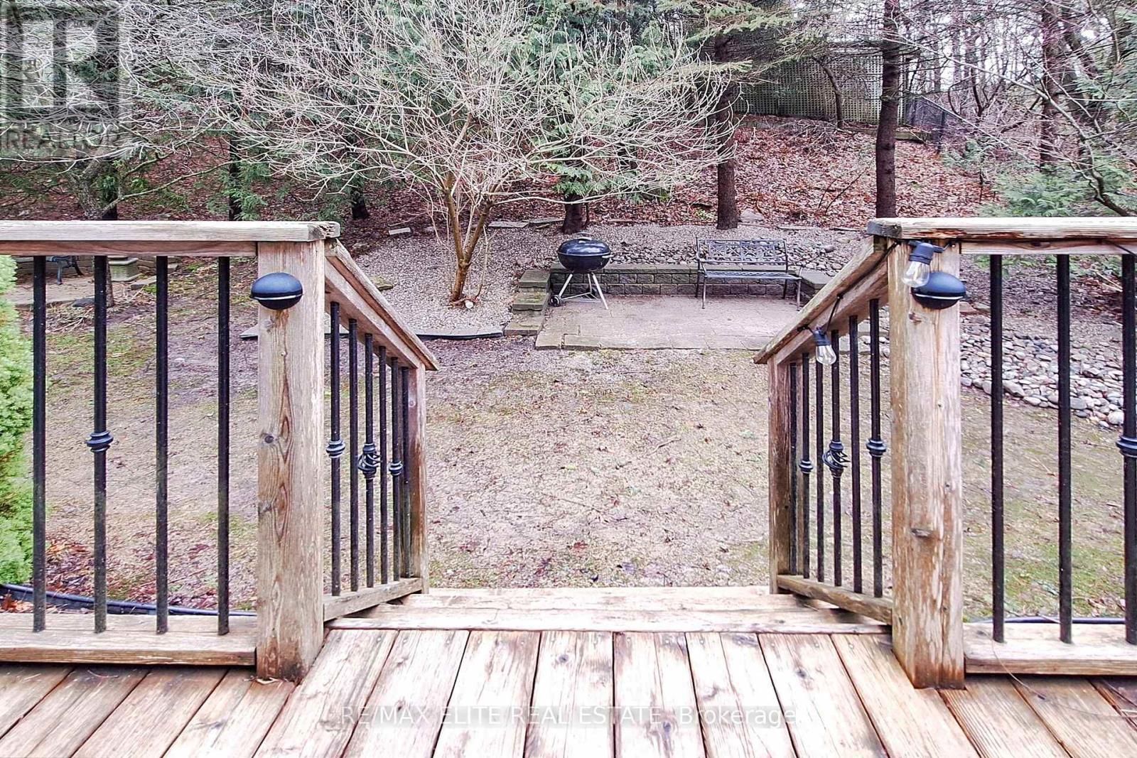 112 WESTBURY COURT Image 41