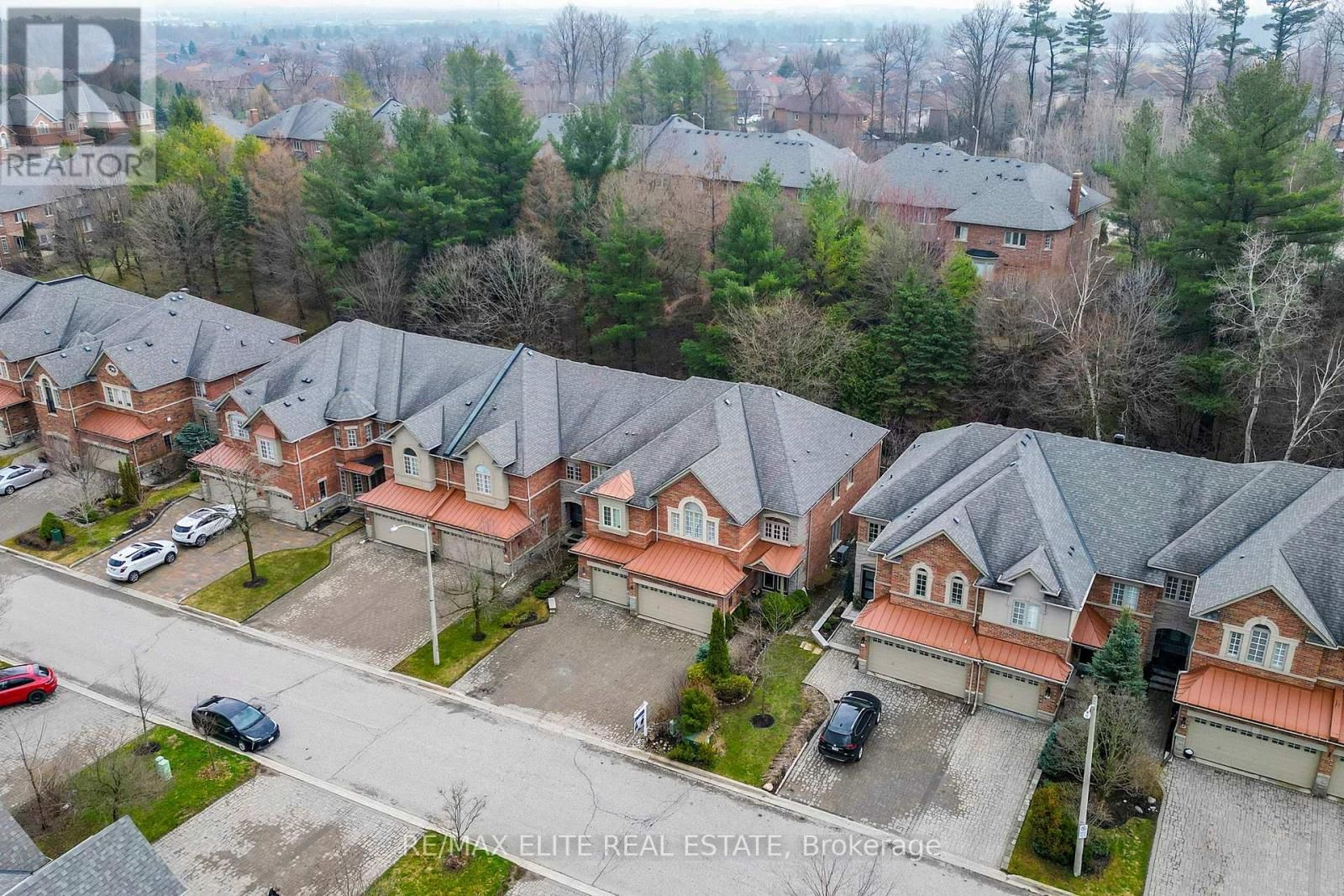 112 WESTBURY COURT Image 46