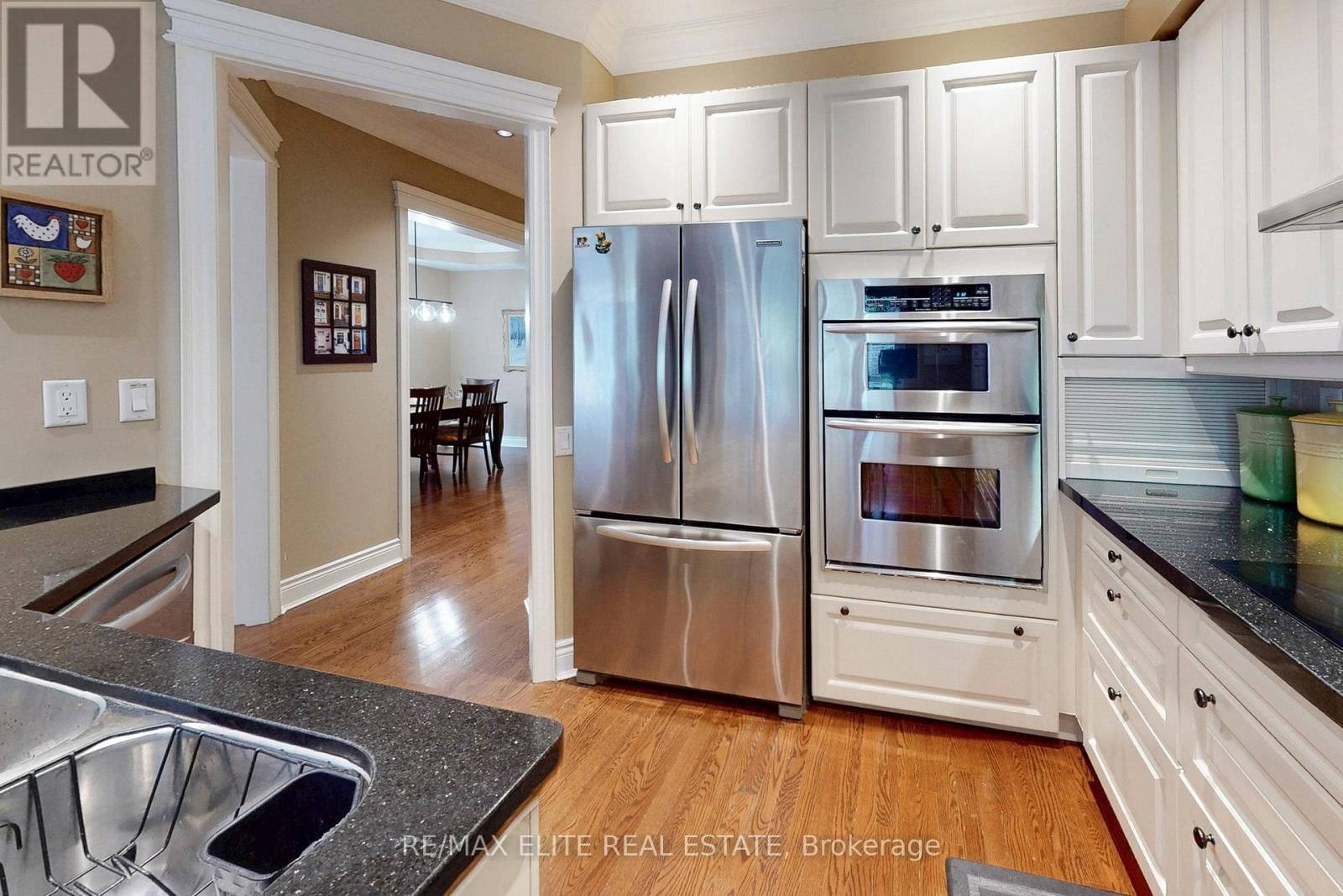 112 WESTBURY COURT Image 9