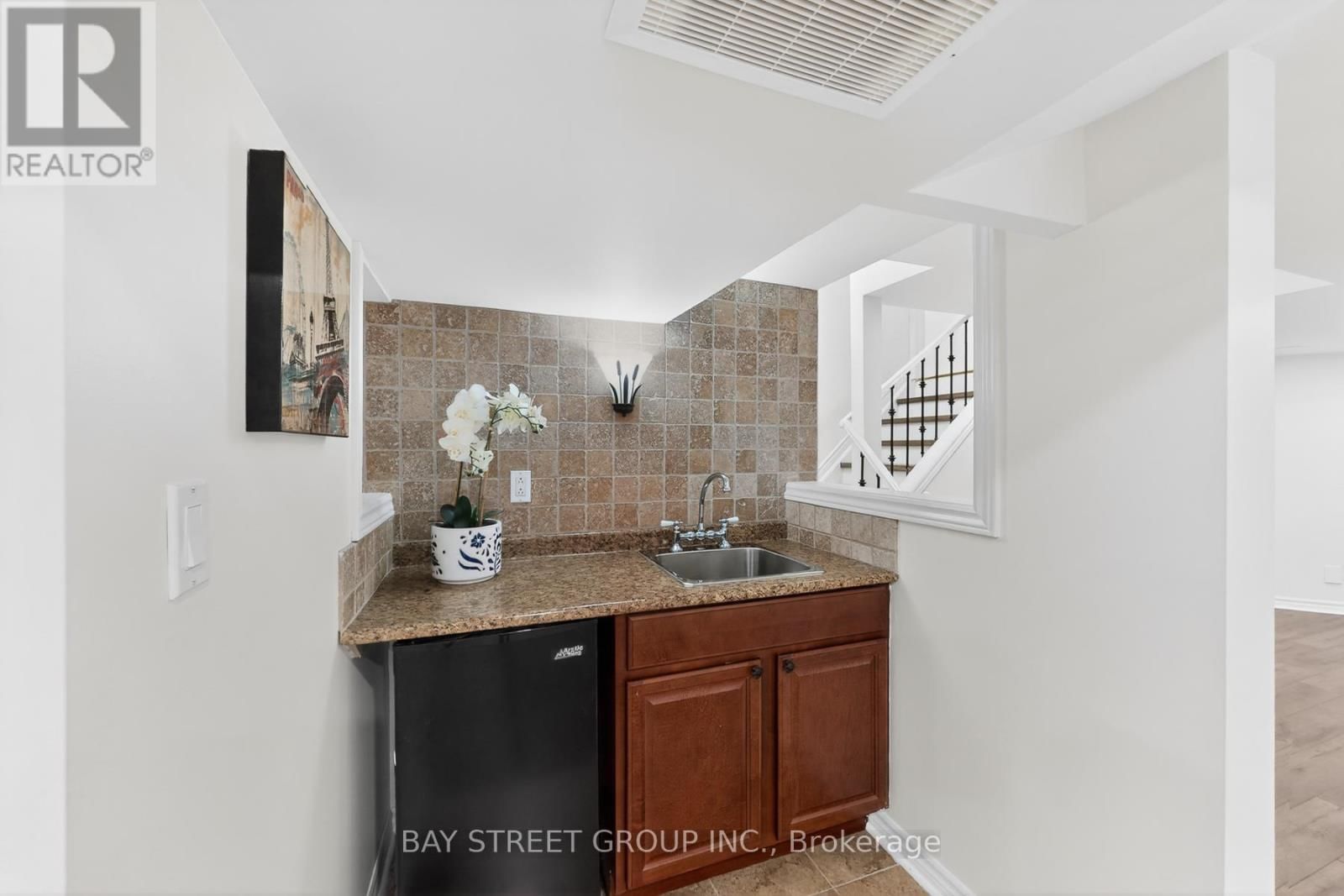 359 WORTHINGTON AVENUE Image 43