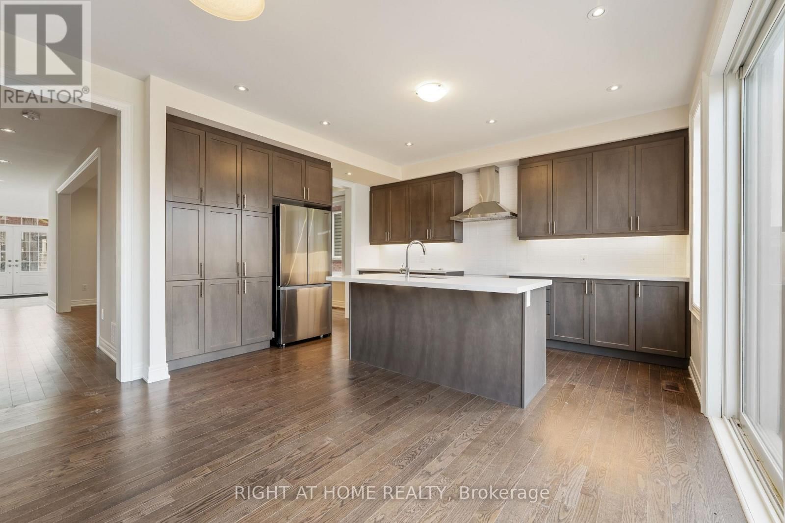 92 CARRIAGE SHOP BEND Image 10