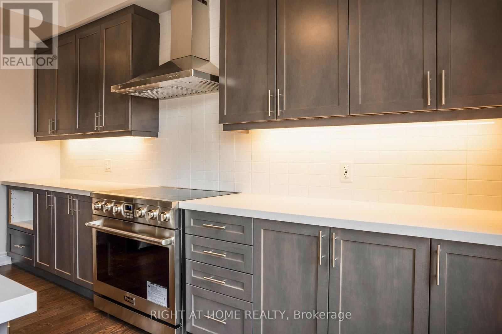 92 CARRIAGE SHOP BEND Image 12