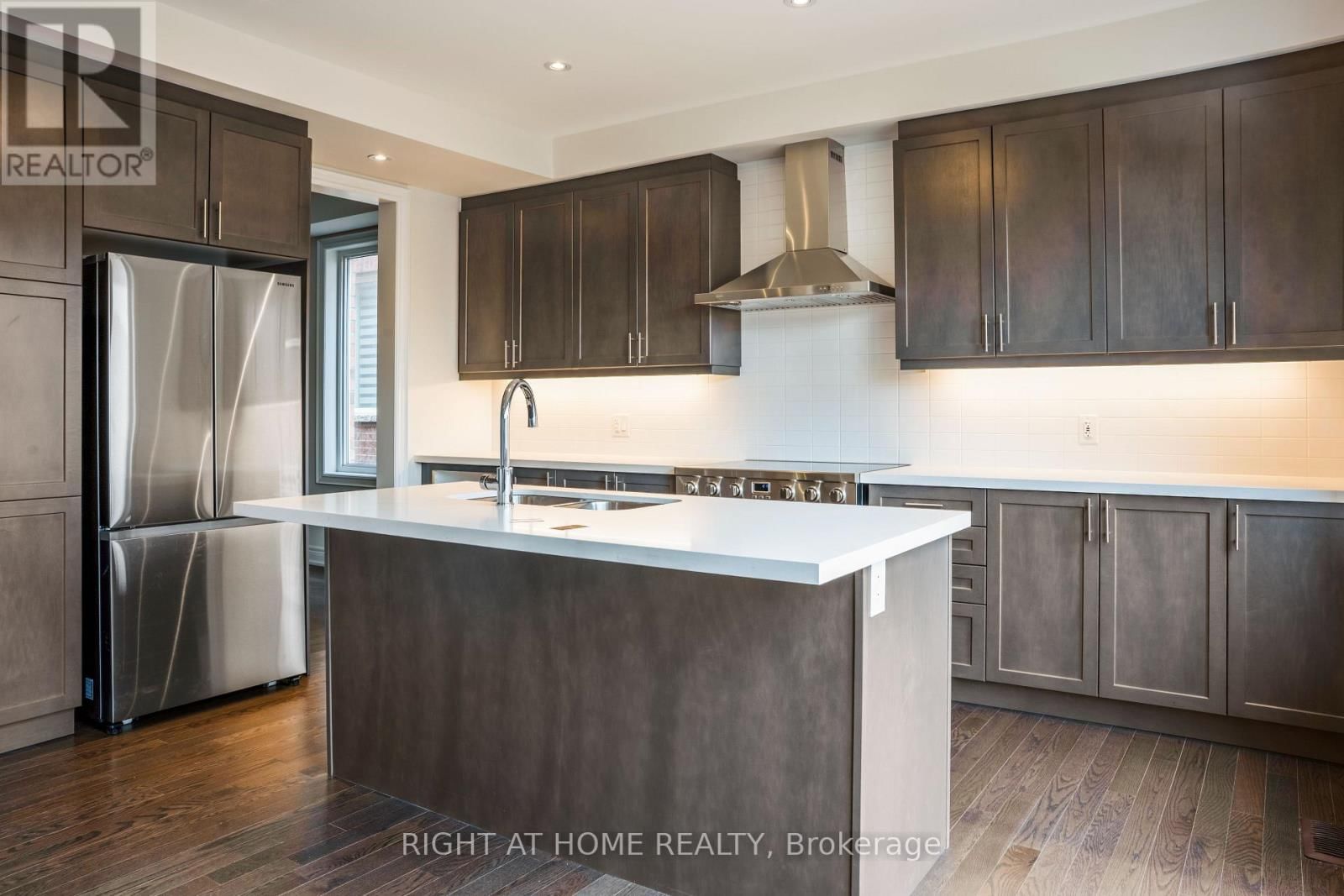 92 CARRIAGE SHOP BEND Image 13