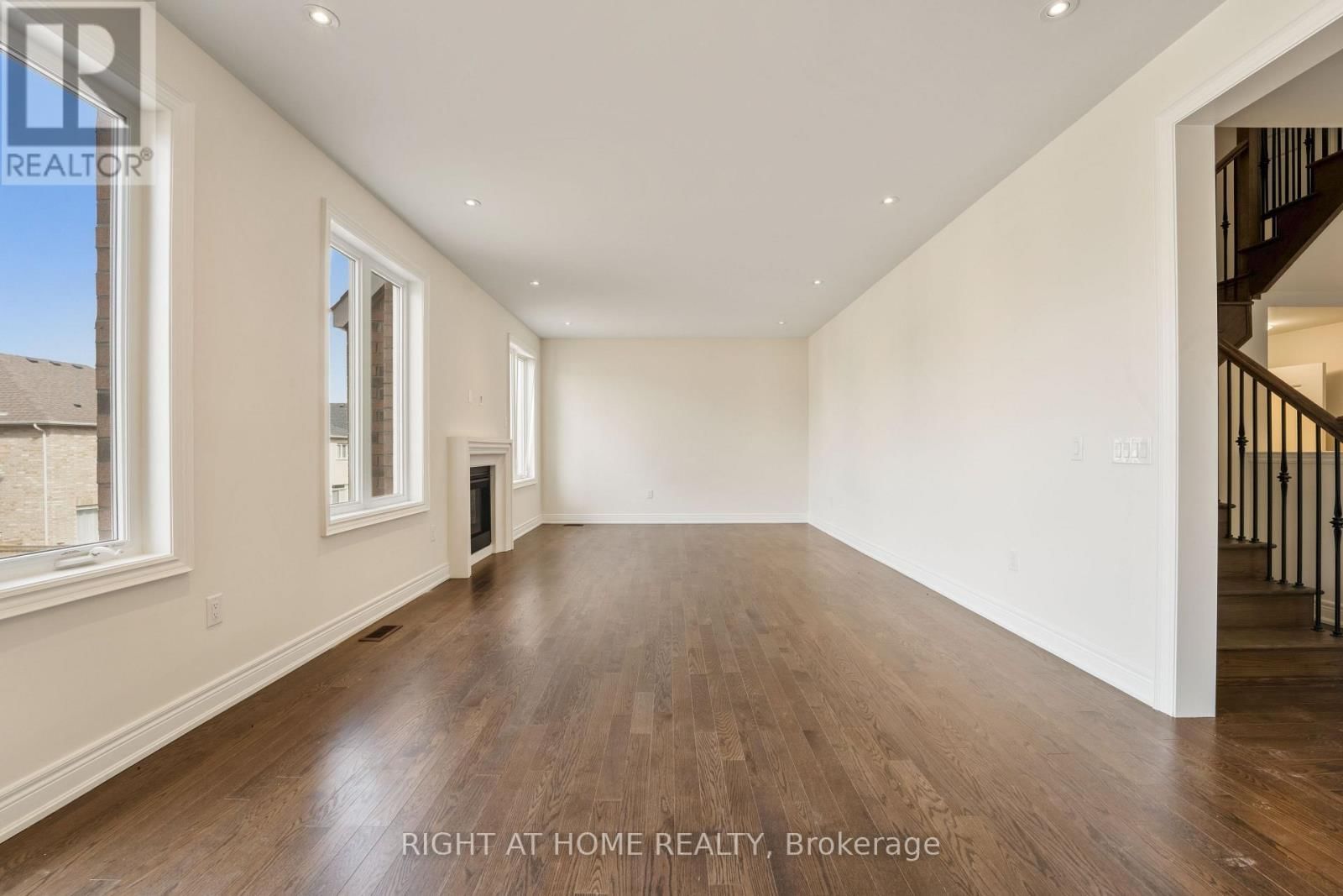 92 CARRIAGE SHOP BEND Image 14