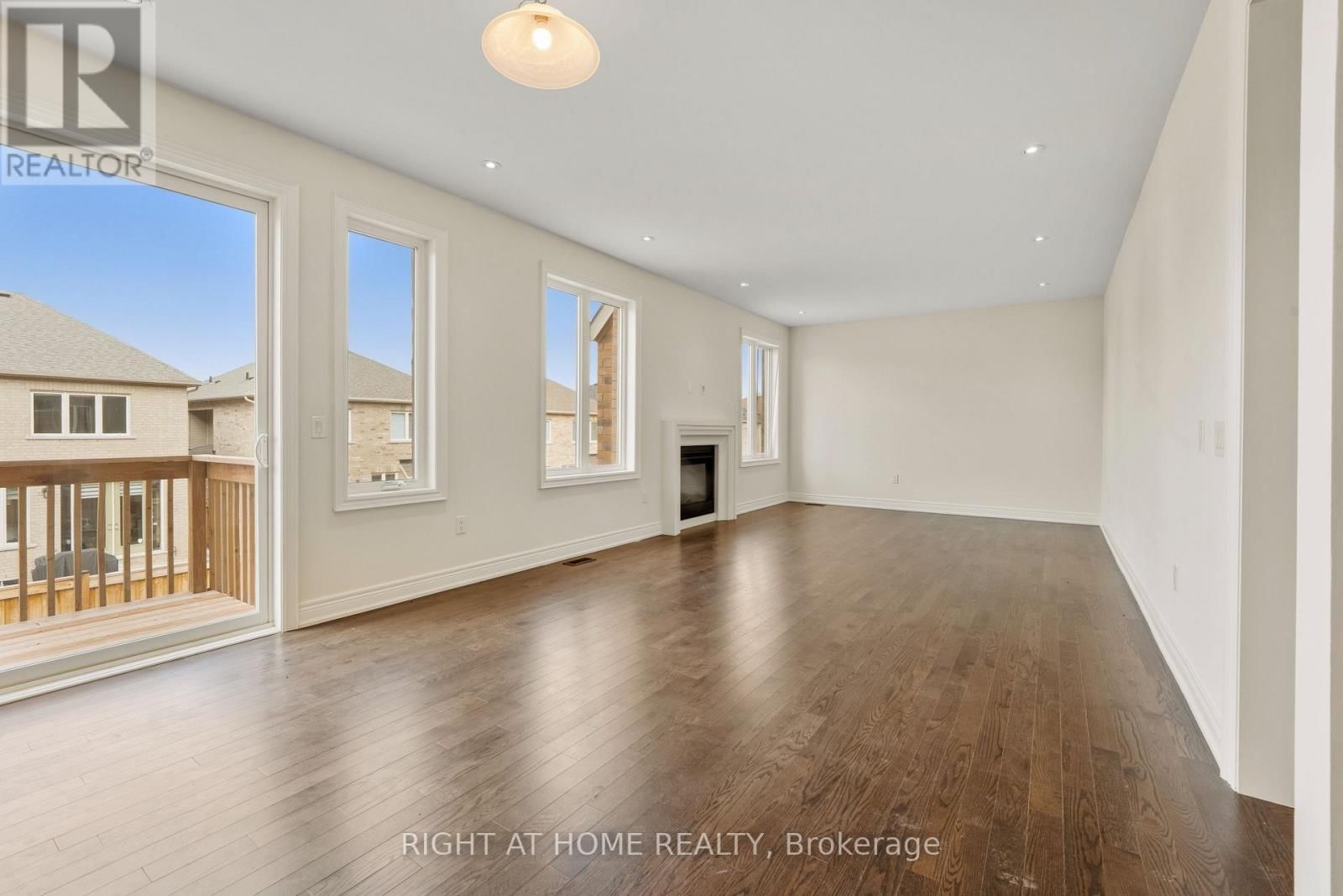 92 CARRIAGE SHOP BEND Image 15