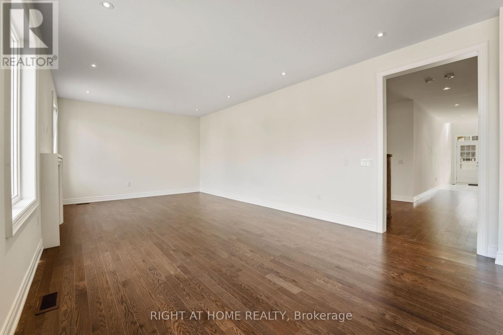 92 CARRIAGE SHOP BEND Image 16