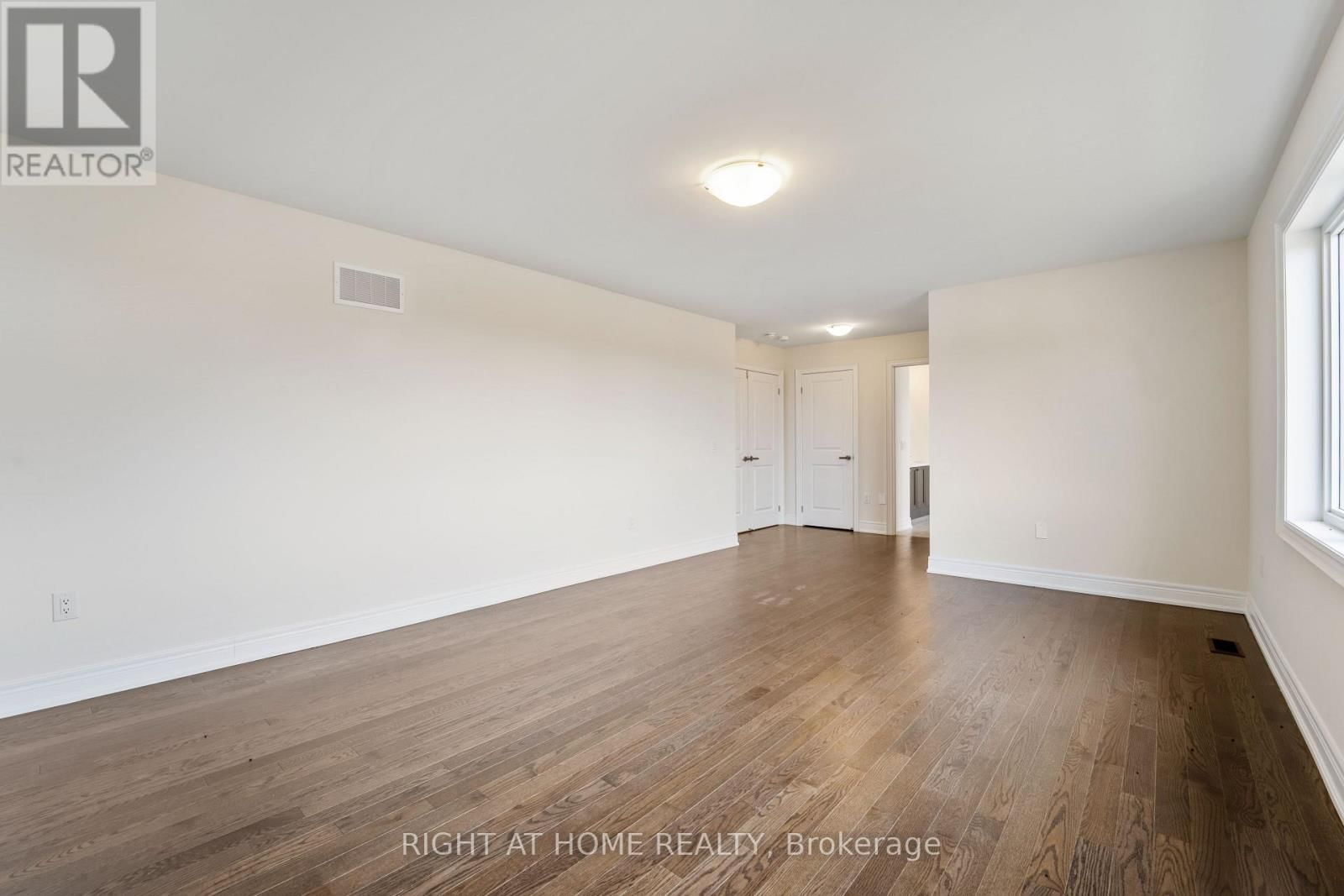 92 CARRIAGE SHOP BEND Image 21