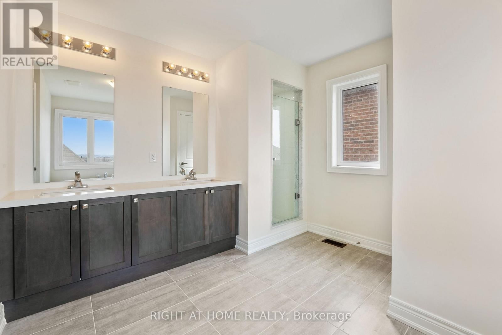 92 CARRIAGE SHOP BEND Image 23