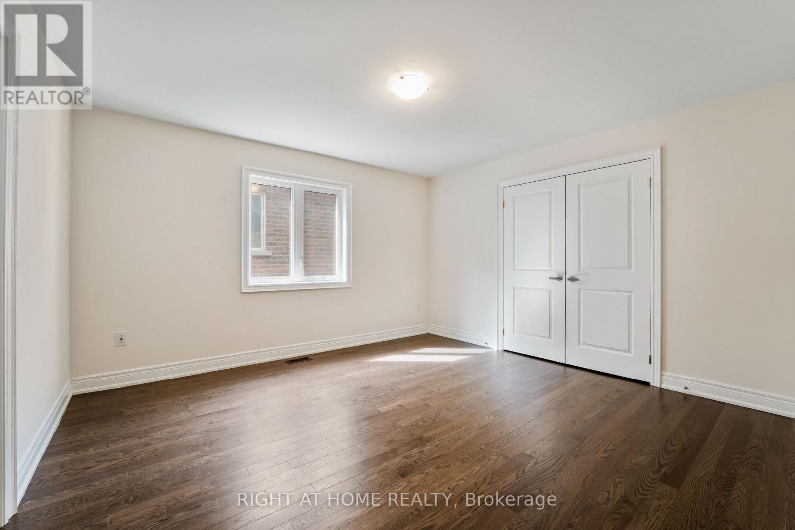 92 CARRIAGE SHOP BEND Image 25