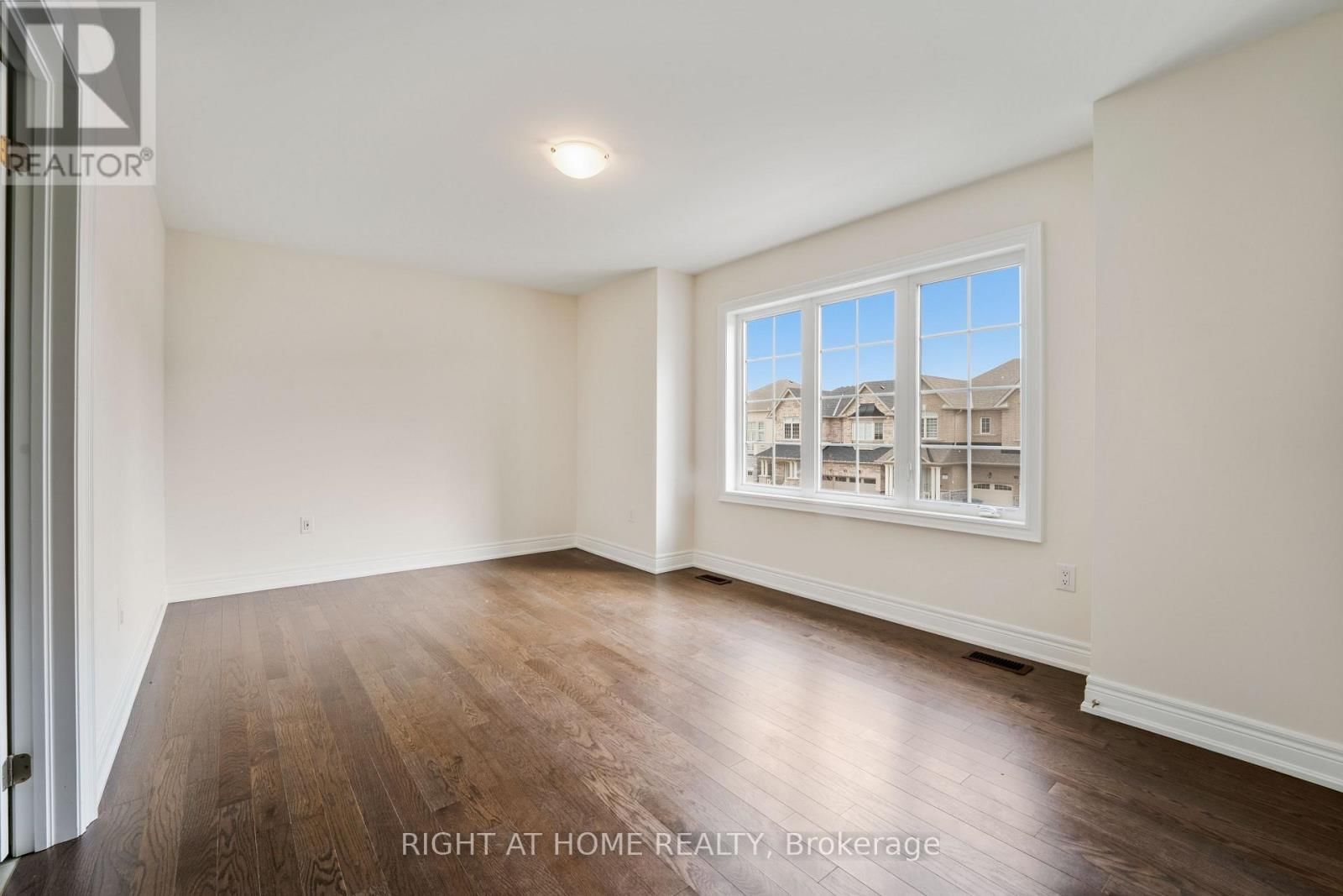 92 CARRIAGE SHOP BEND Image 29