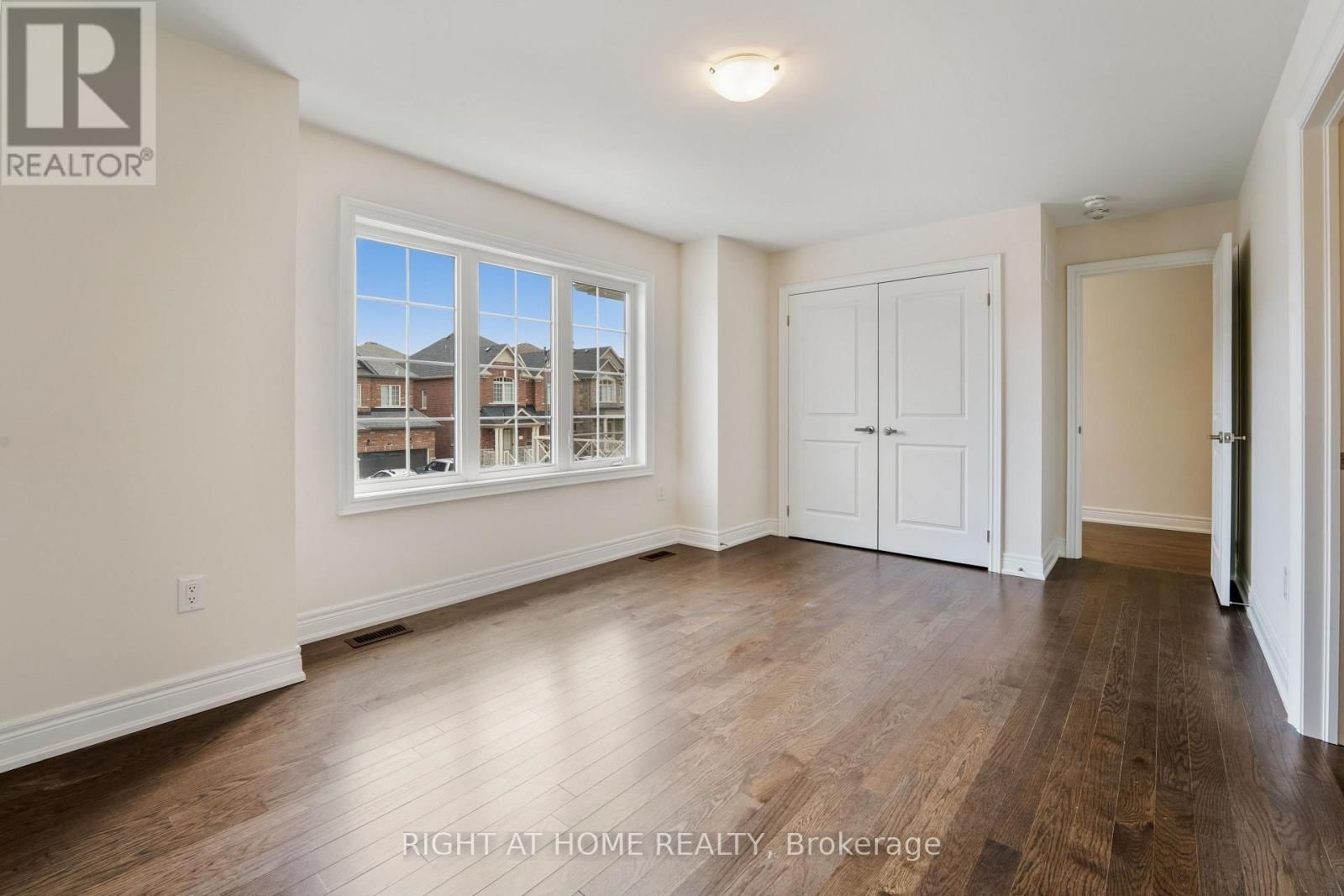 92 CARRIAGE SHOP BEND Image 30