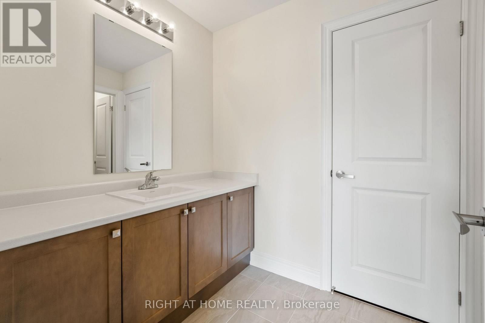 92 CARRIAGE SHOP BEND Image 31