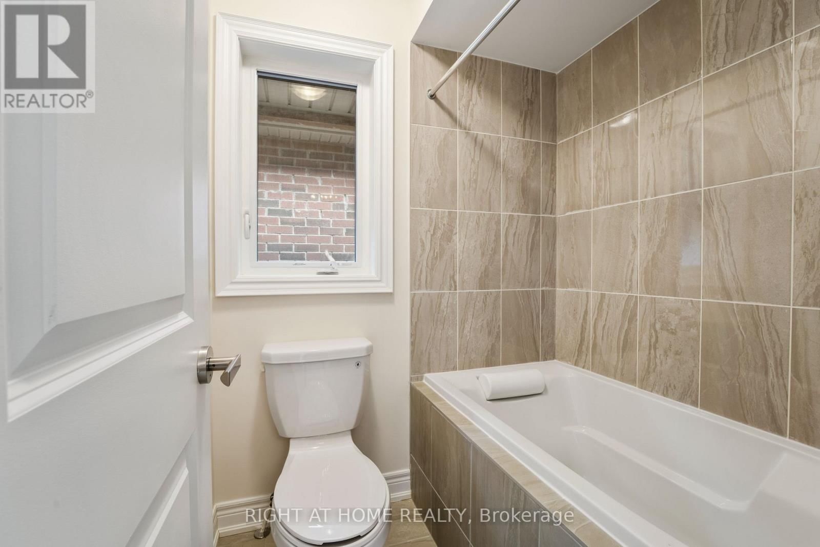 92 CARRIAGE SHOP BEND Image 32