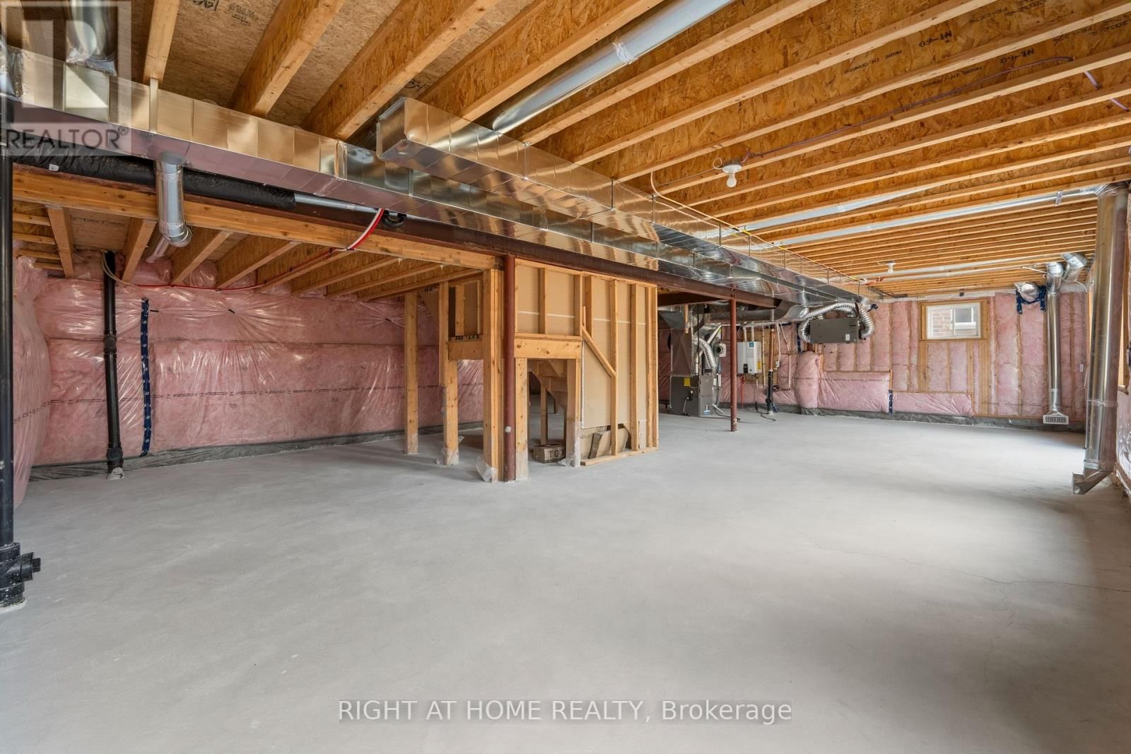 92 CARRIAGE SHOP BEND Image 36