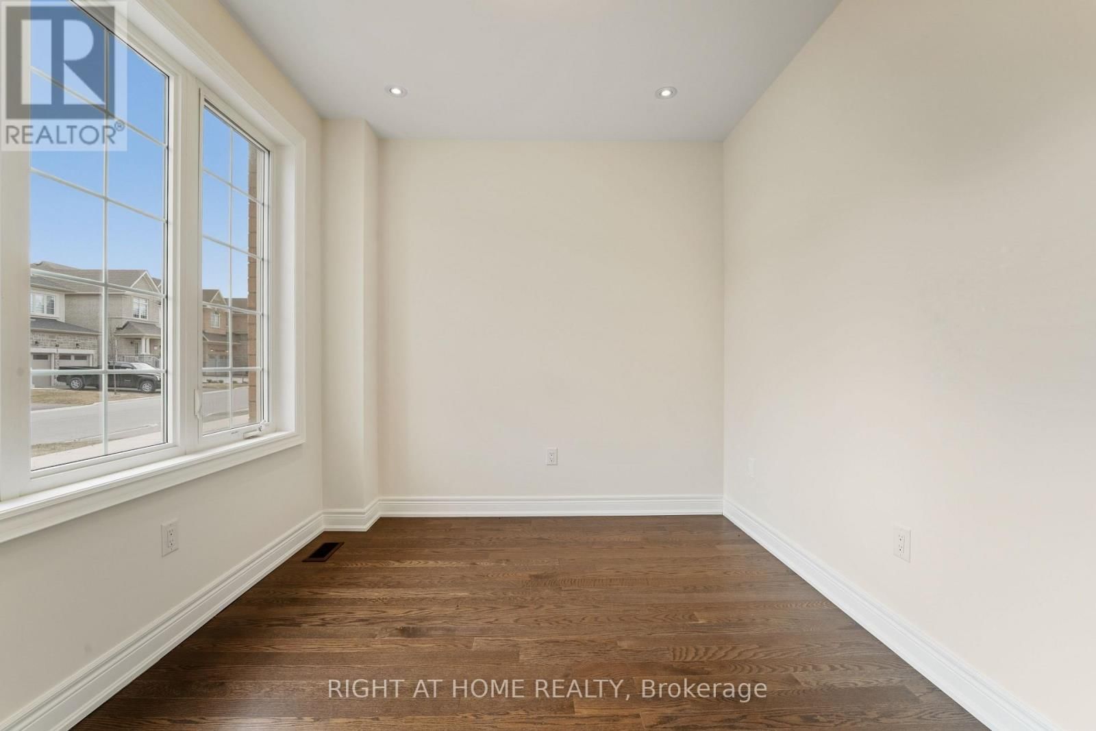 92 CARRIAGE SHOP BEND Image 6