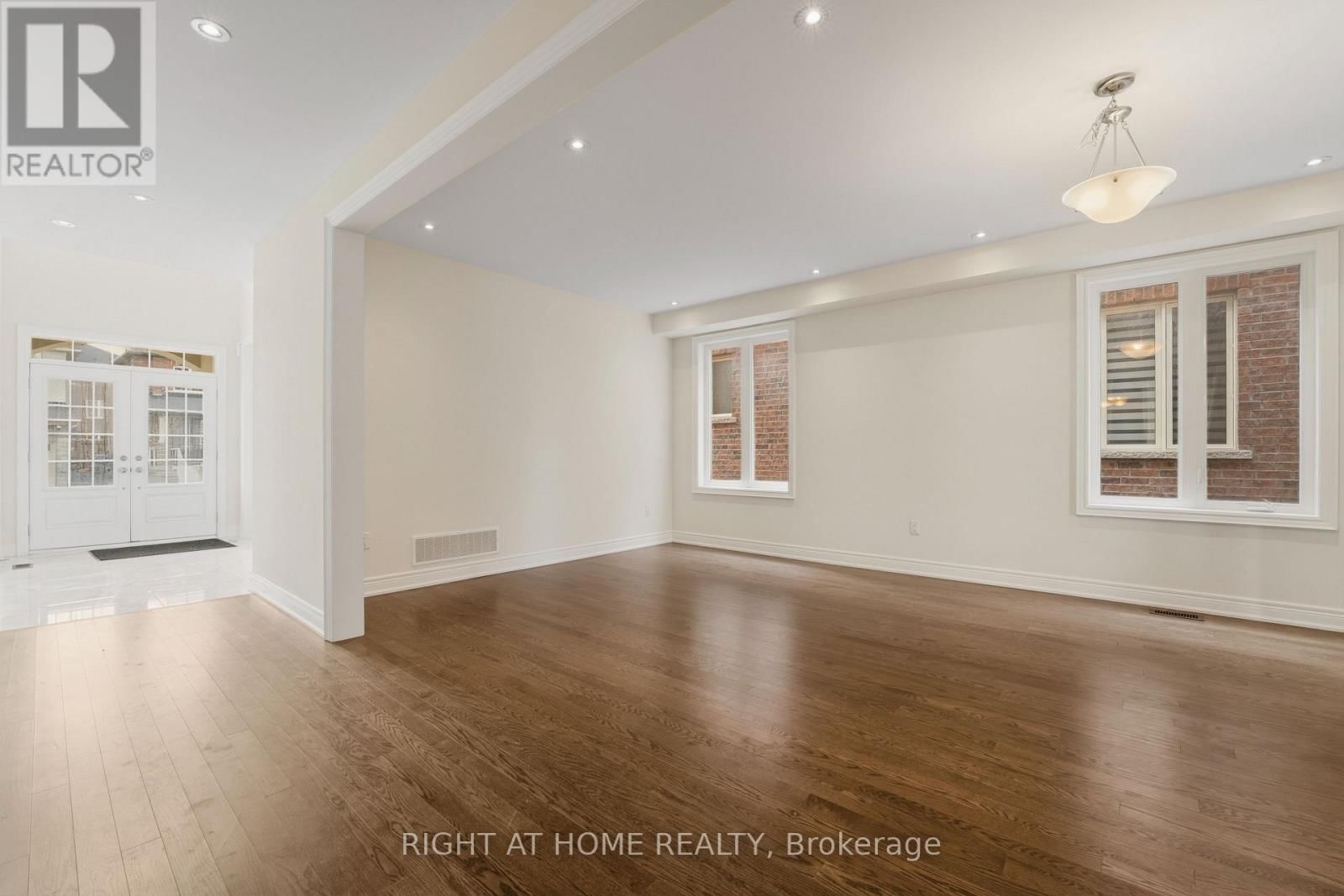 92 CARRIAGE SHOP BEND Image 8