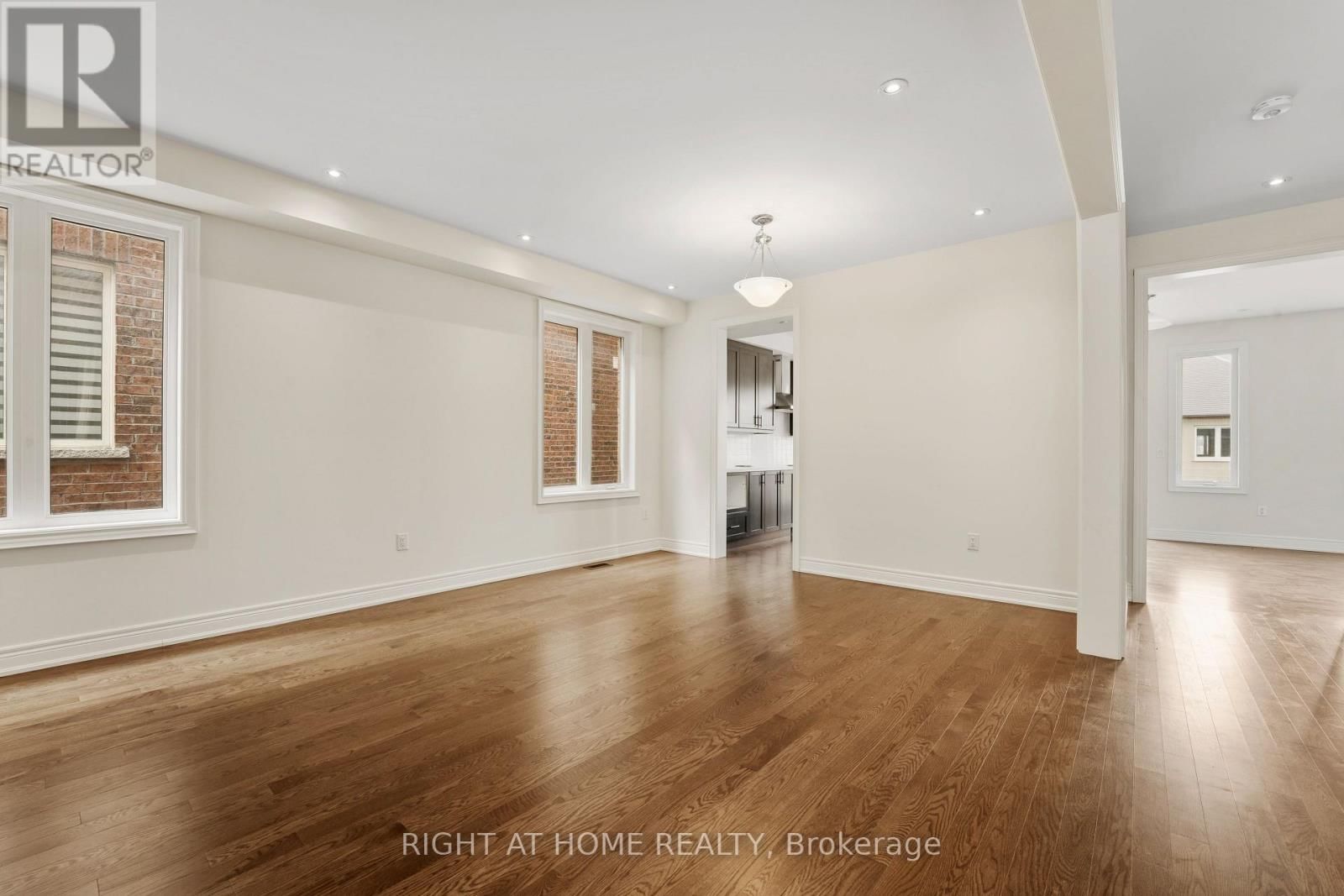 92 CARRIAGE SHOP BEND Image 9