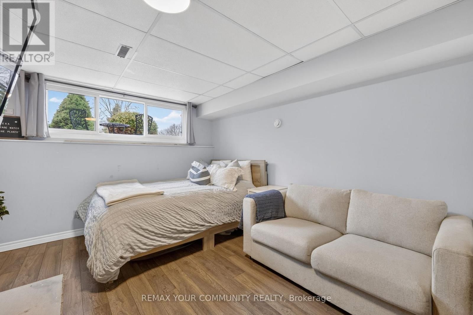 81 CROWN CRESCENT Image 26