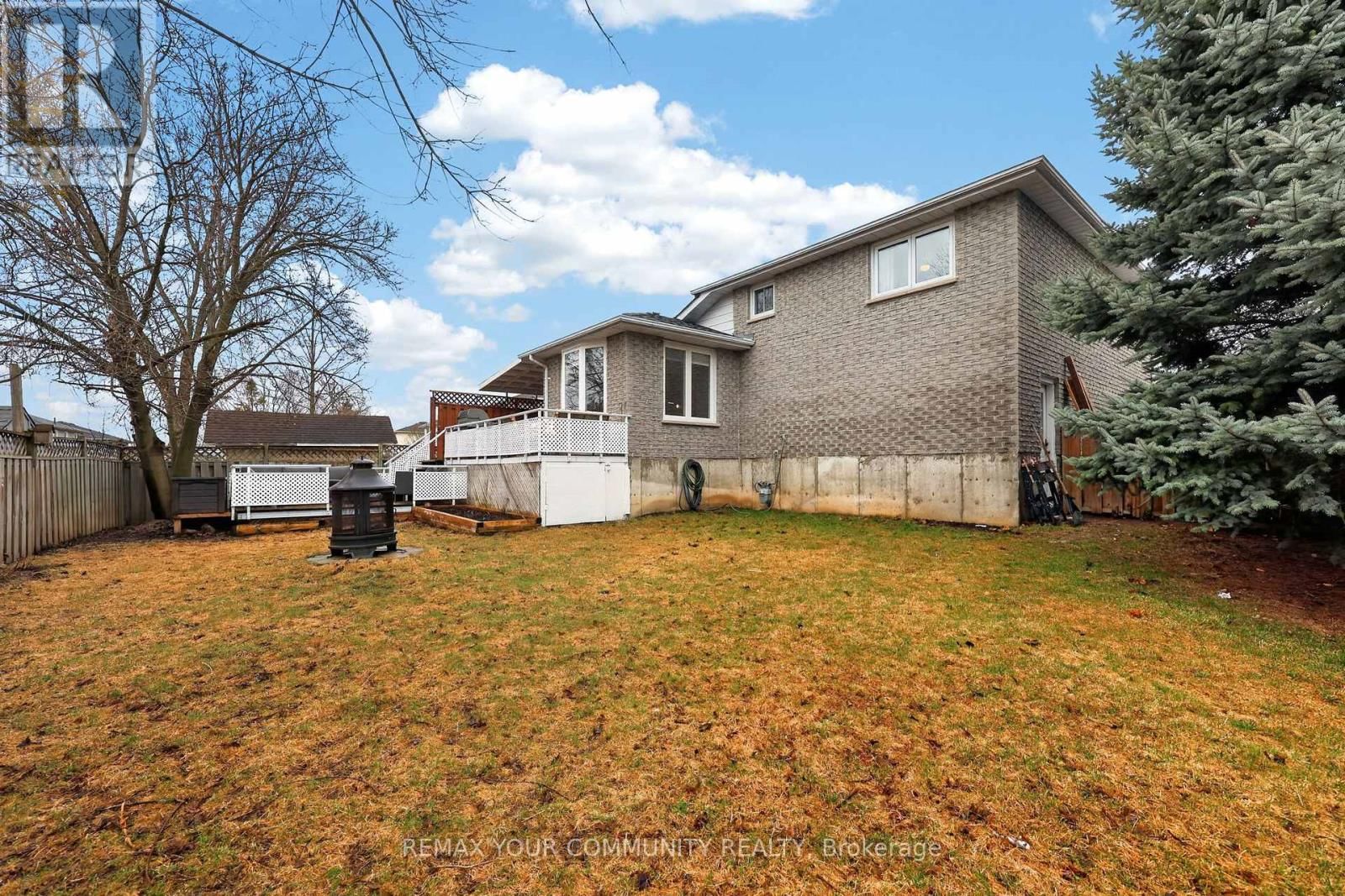 81 CROWN CRESCENT Image 33