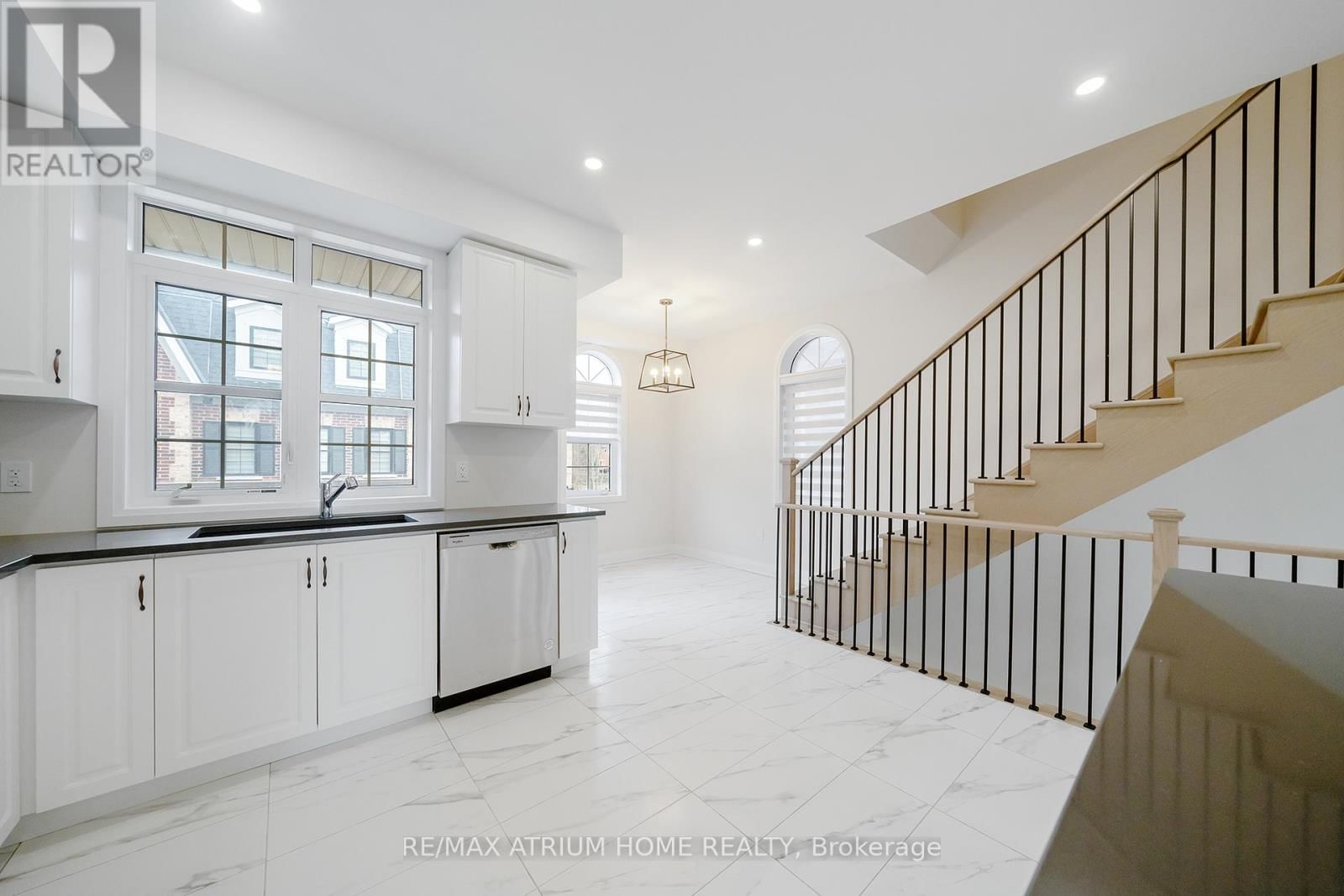 9797 KEELE STREET Image 17