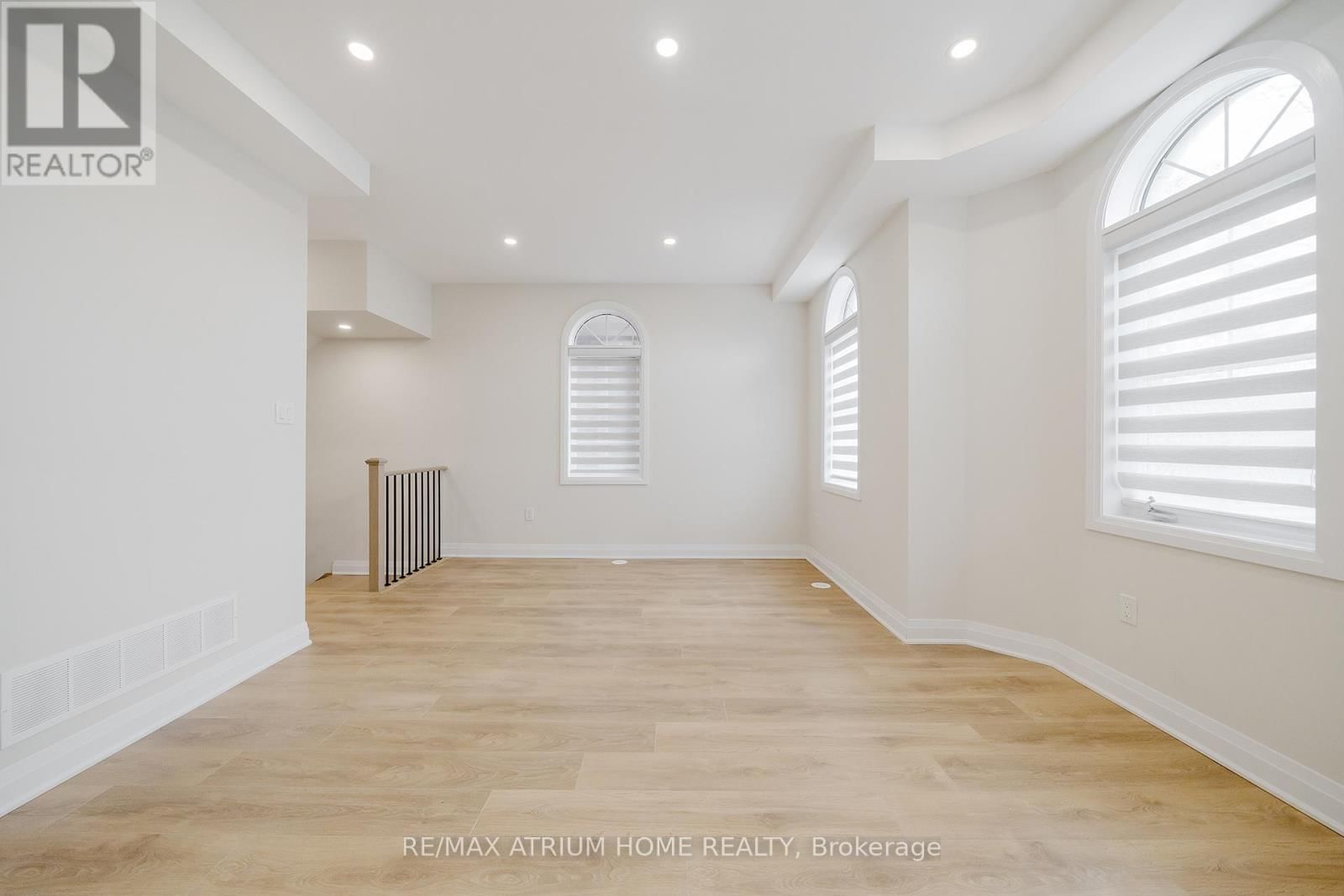 9797 KEELE STREET Image 23