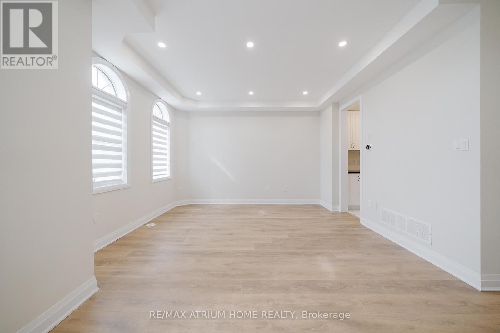 9797 KEELE STREET Image 24