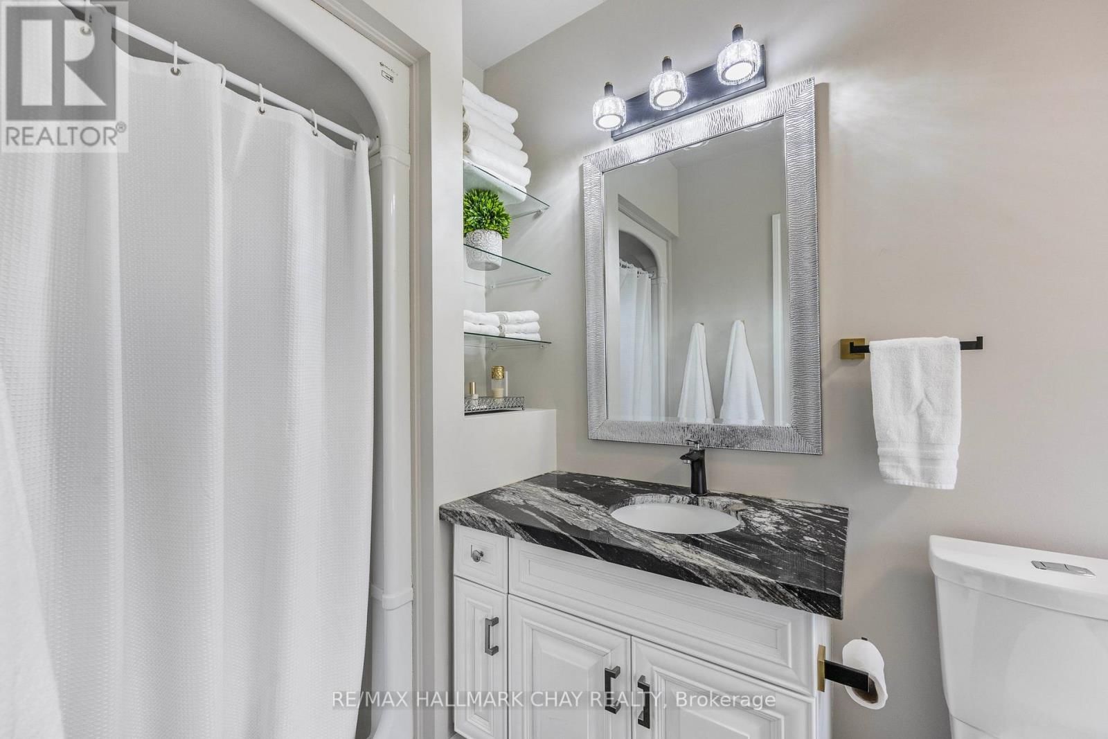 1 FORTUNA CIRCLE Image 14