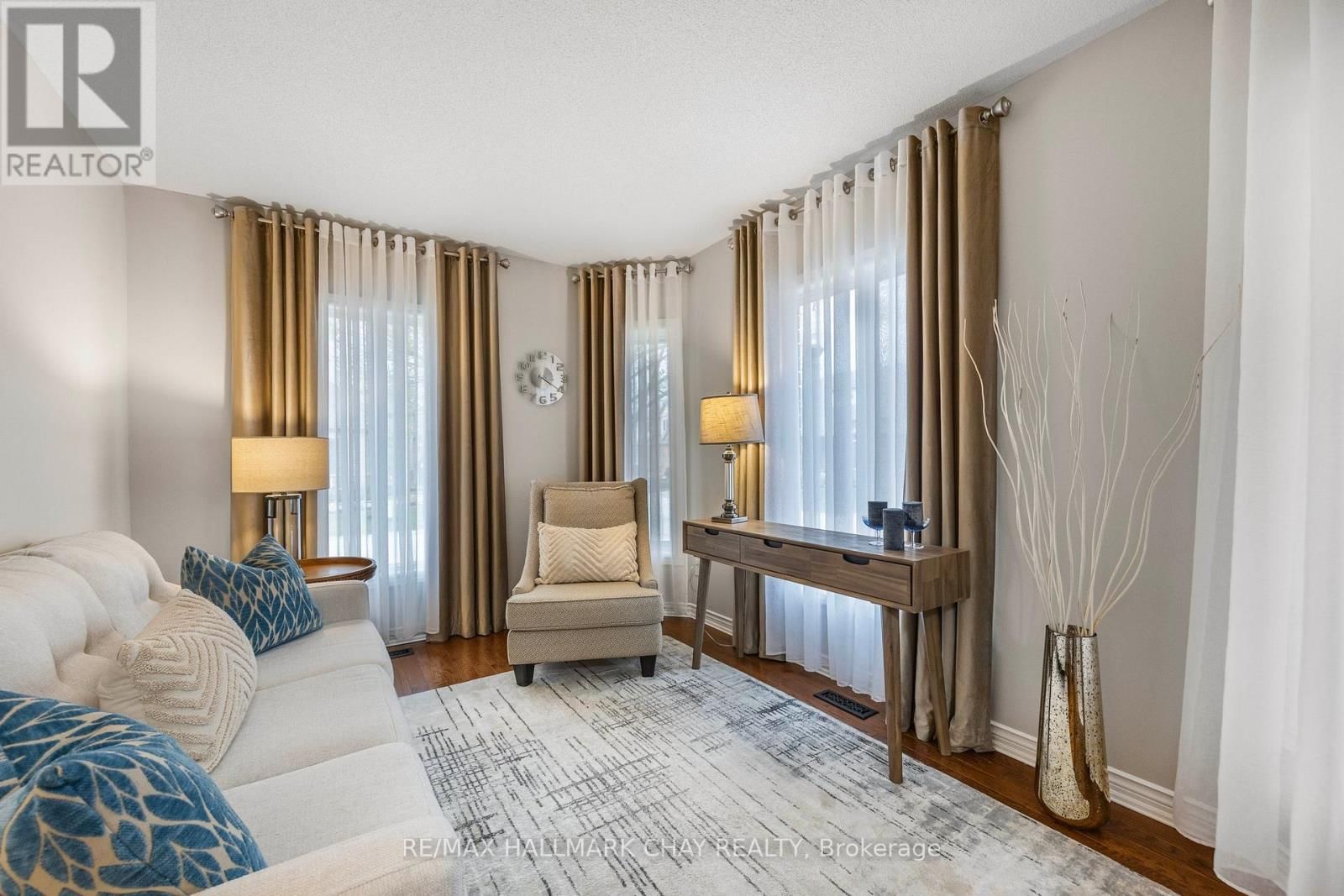 1 FORTUNA CIRCLE Image 19