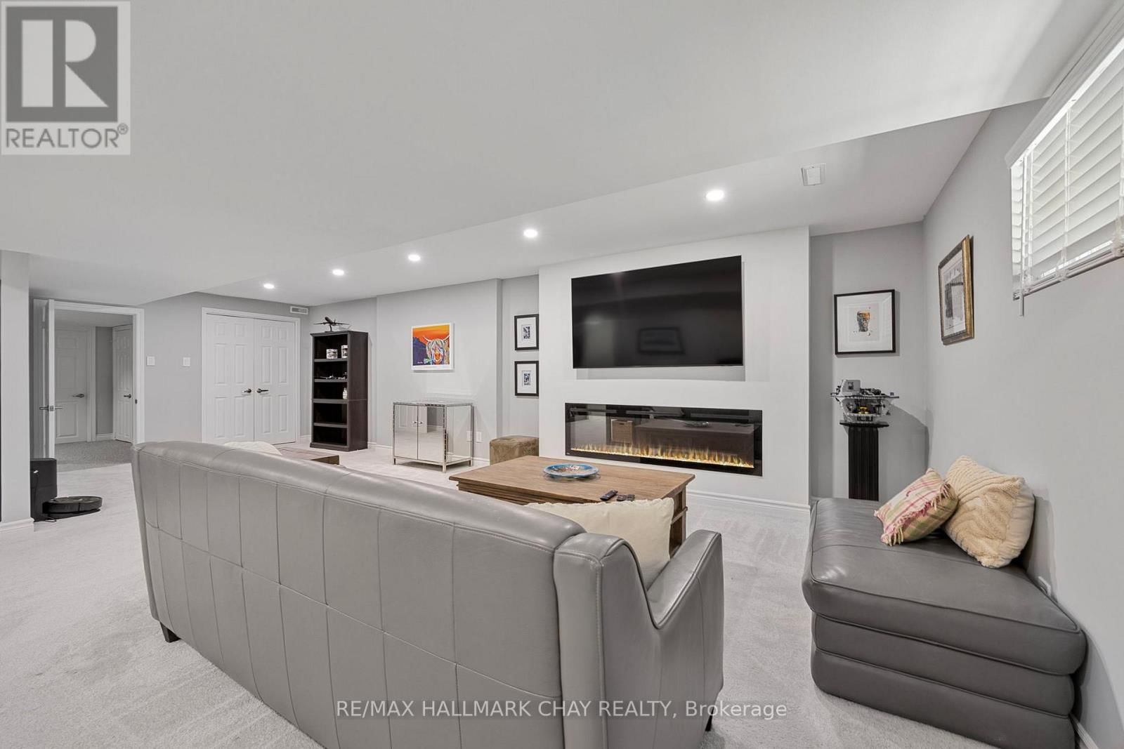 1 FORTUNA CIRCLE Image 38