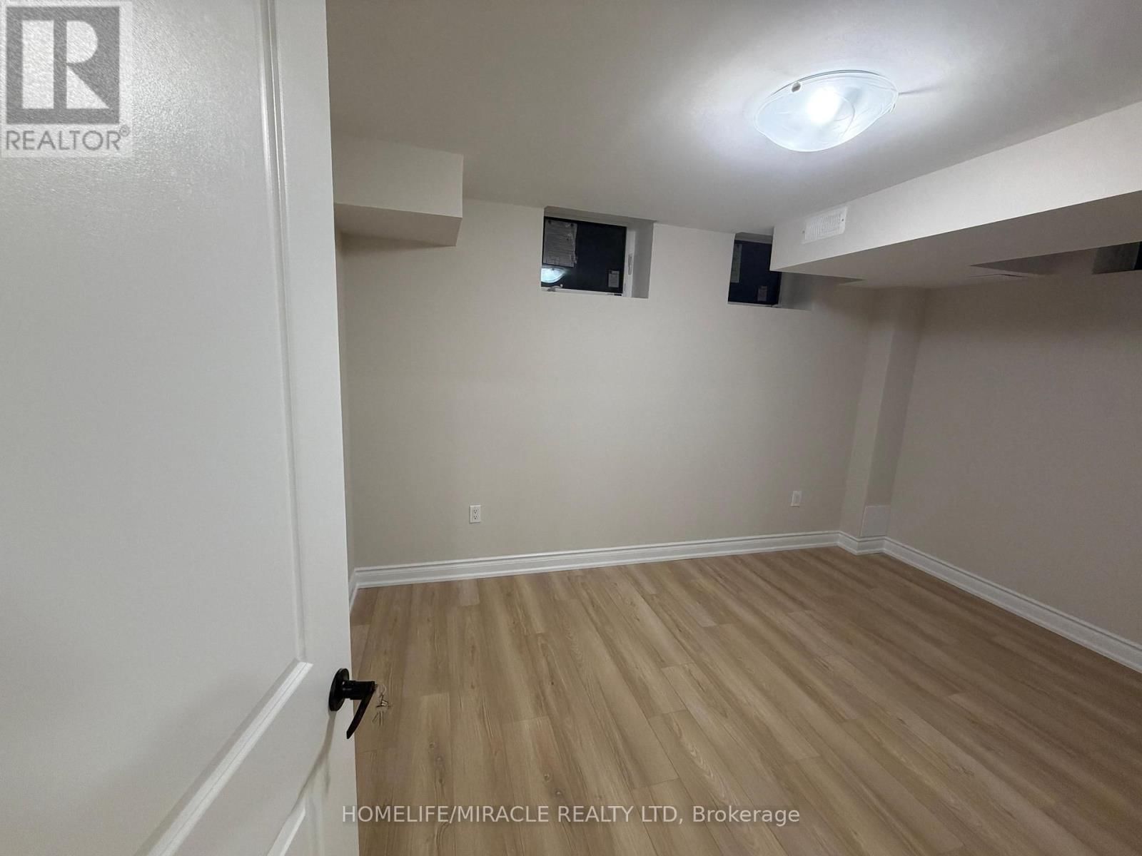 Bsmt - 8 REIGN LANE Image 14