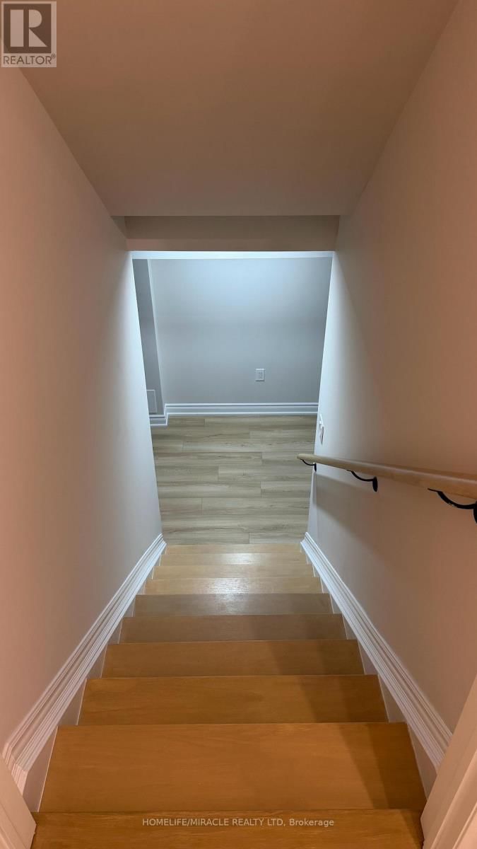 Bsmt - 8 REIGN LANE Image 6