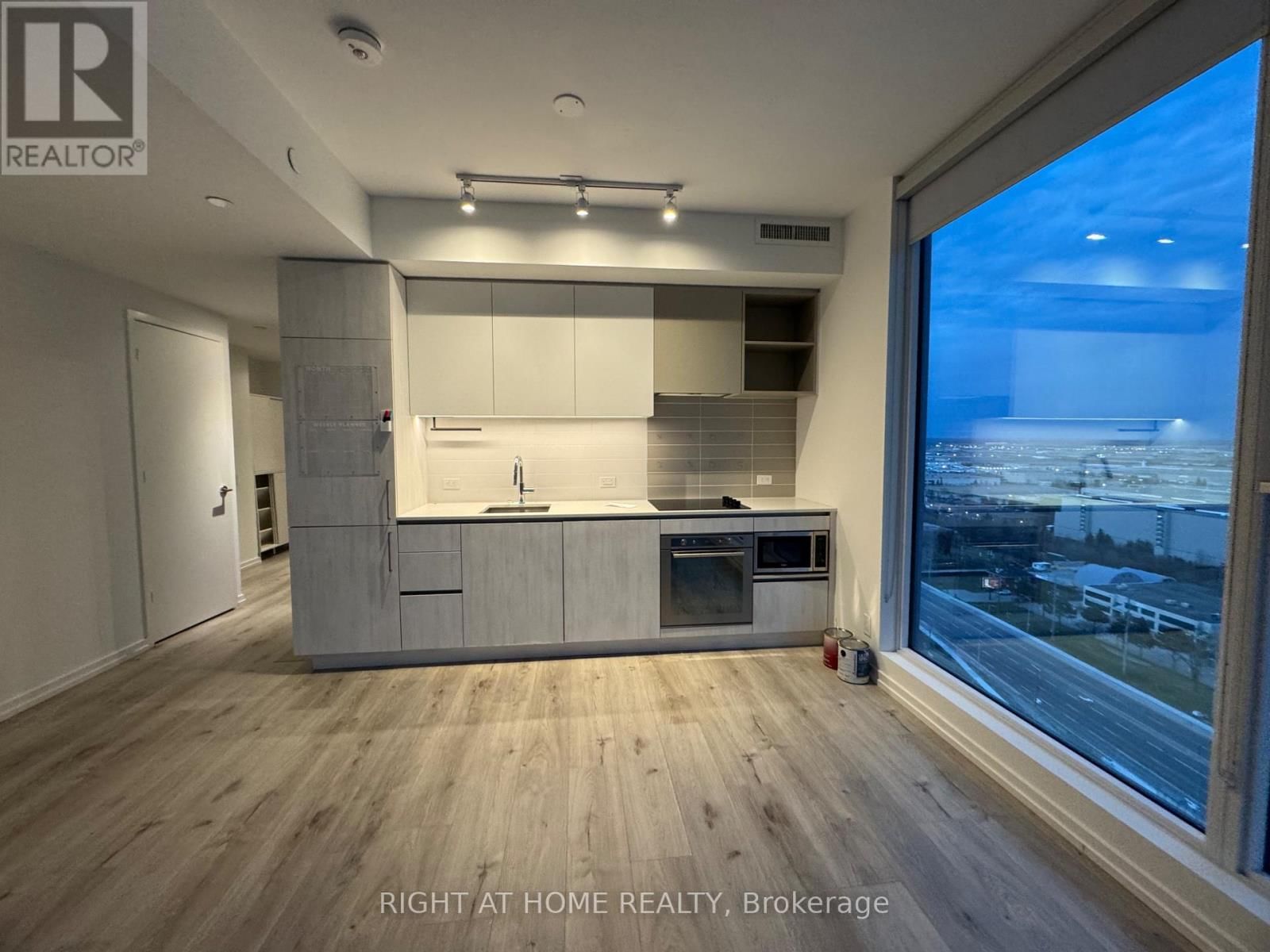 2005 - 1000 PORTAGE PARKWAY Image 19