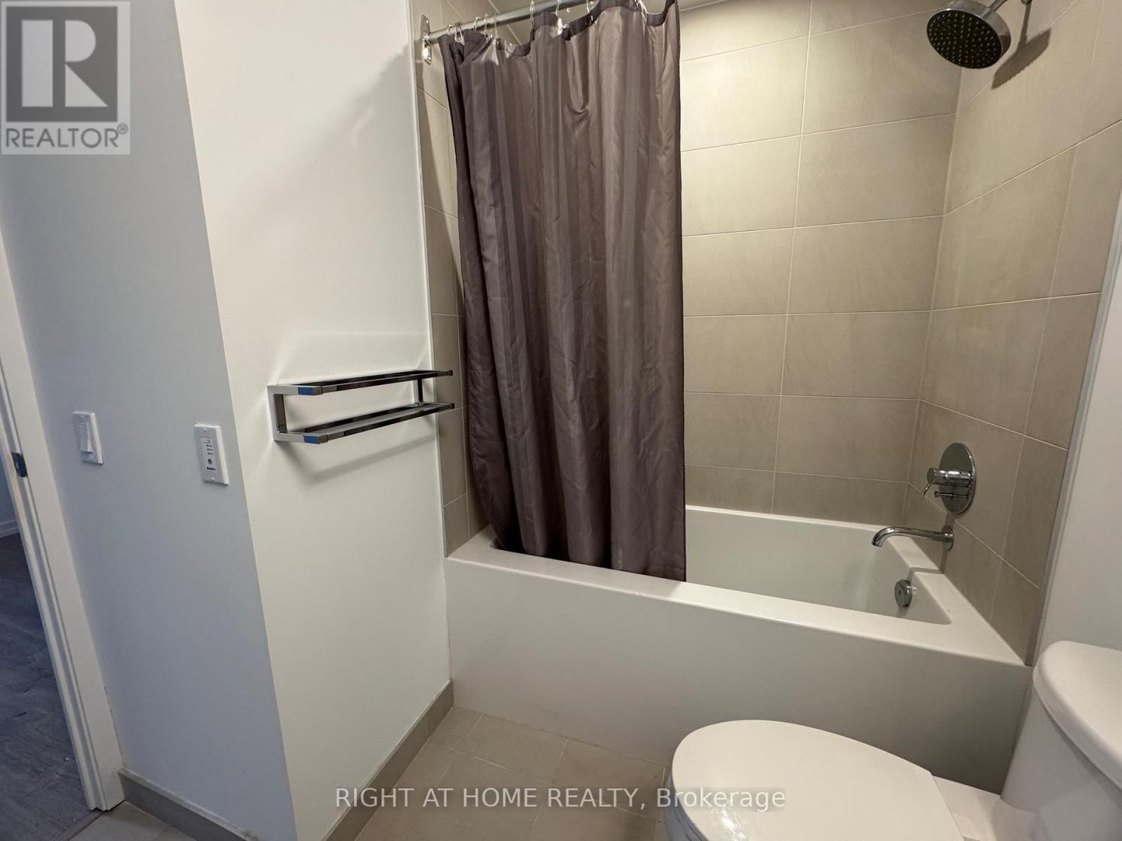 2005 - 1000 PORTAGE PARKWAY Image 25