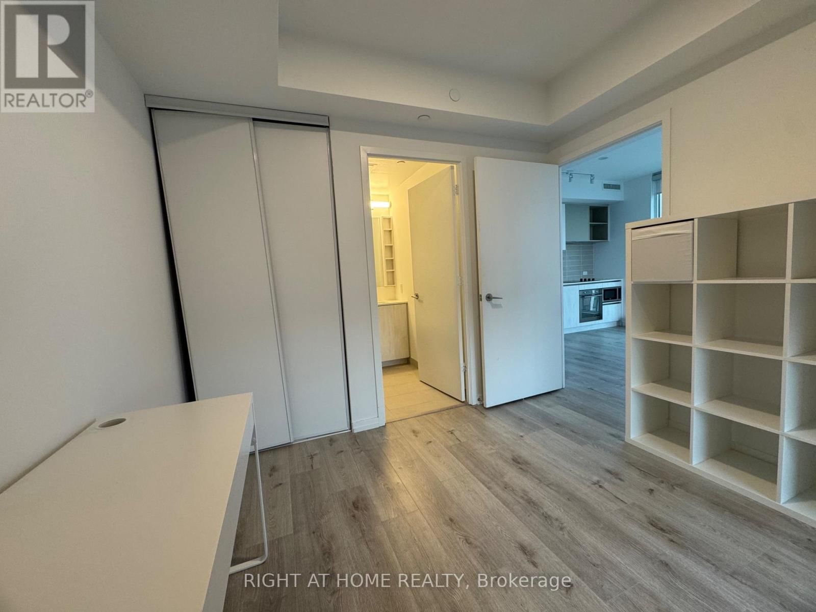 2005 - 1000 PORTAGE PARKWAY Image 28