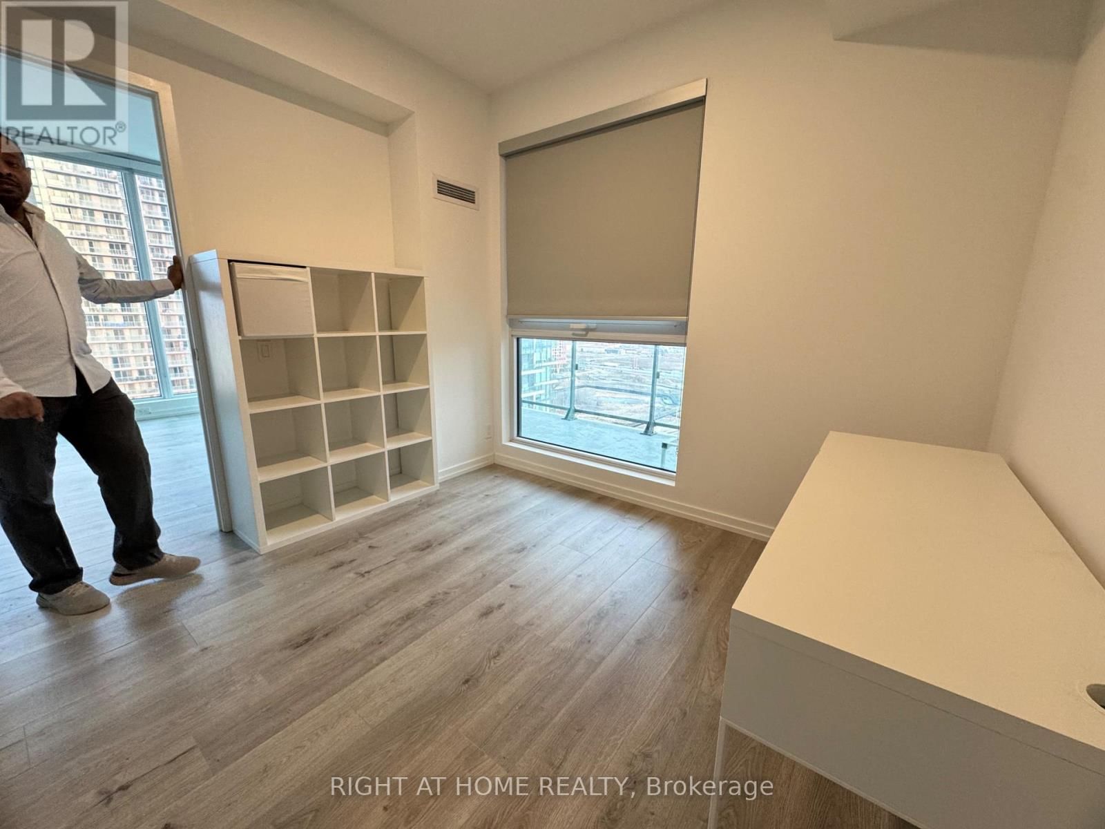 2005 - 1000 PORTAGE PARKWAY Image 30