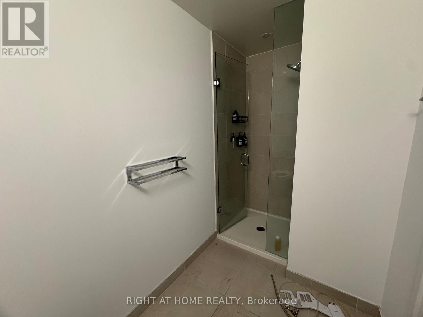 2005 - 1000 PORTAGE PARKWAY Image 8